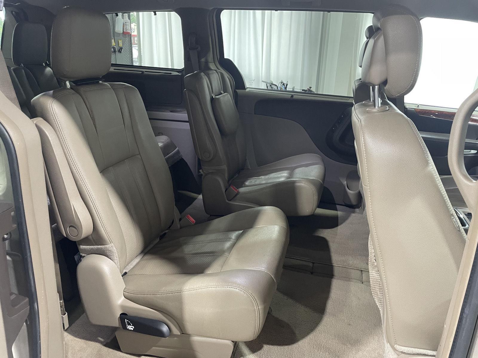 Vehicle photo 25