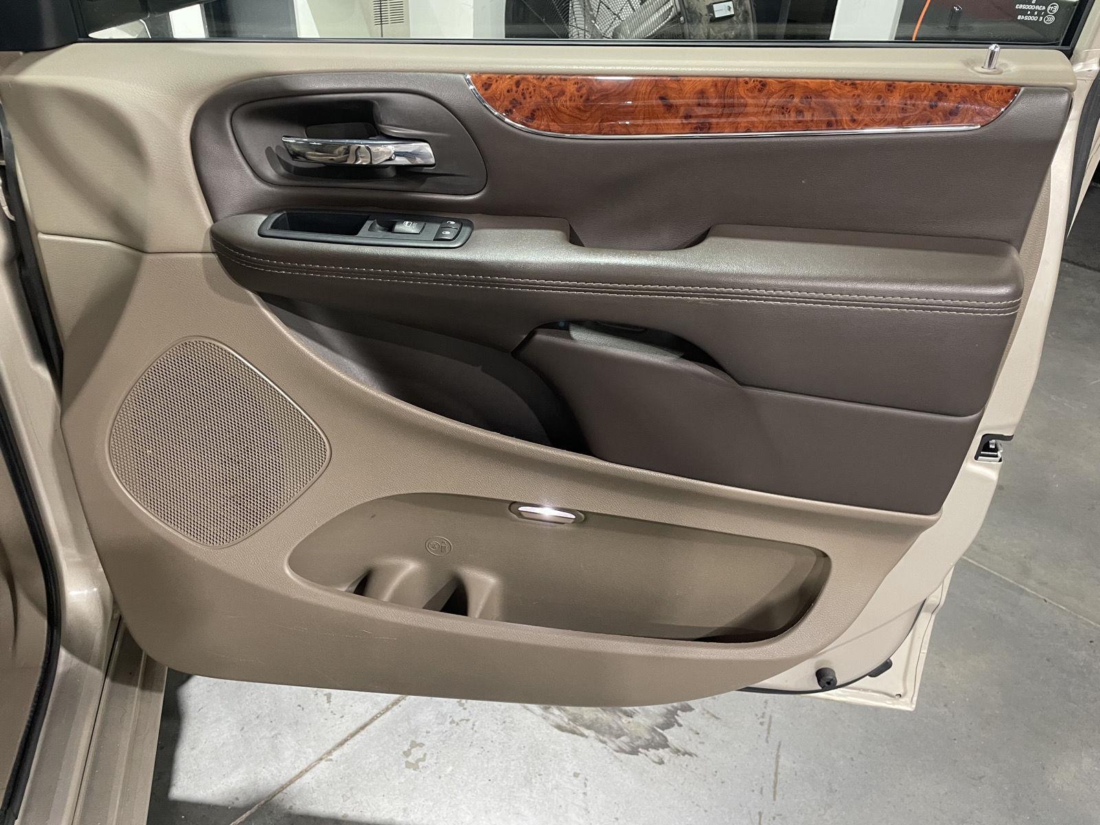 Vehicle photo 26