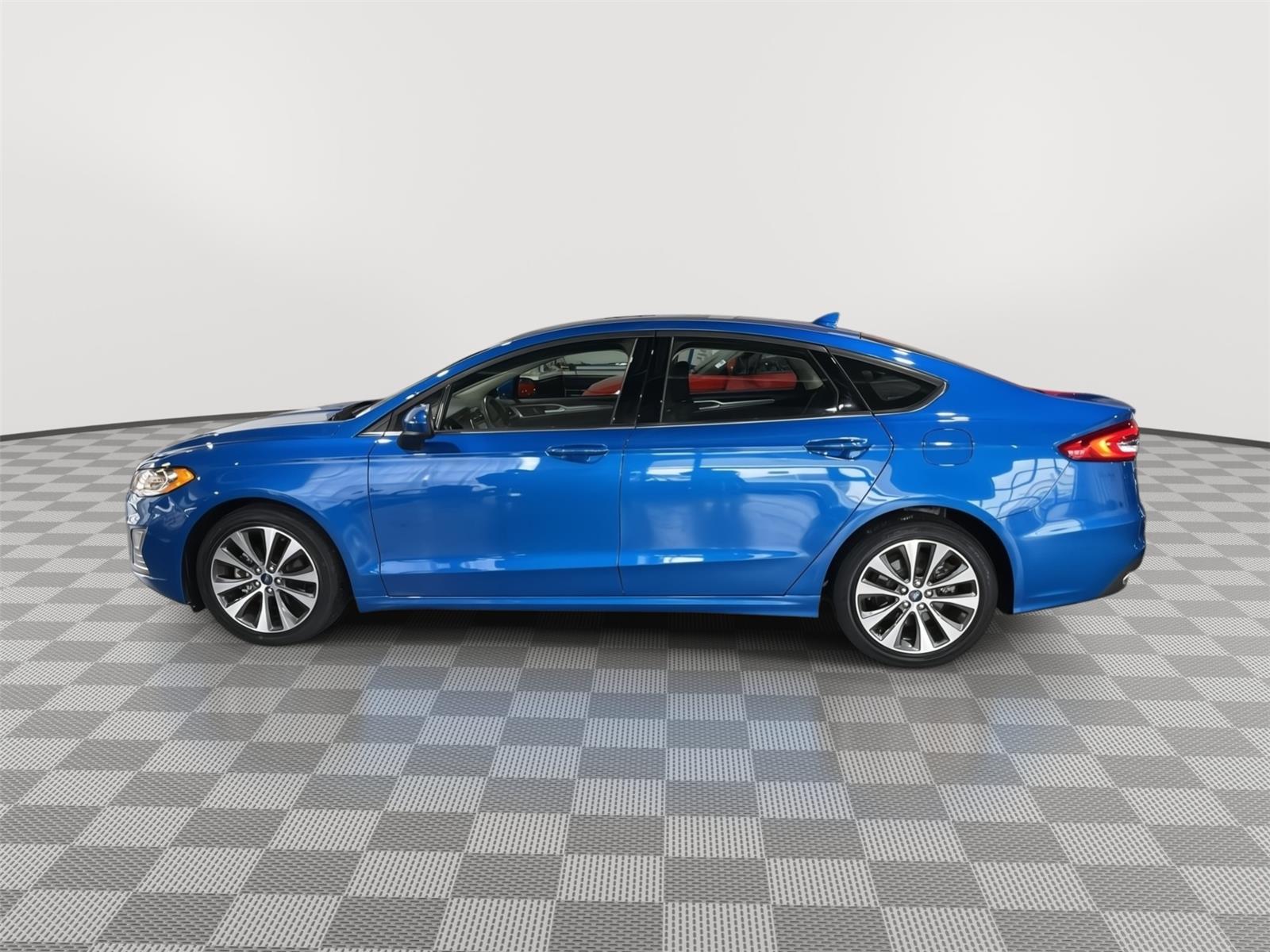 Vehicle photo 2