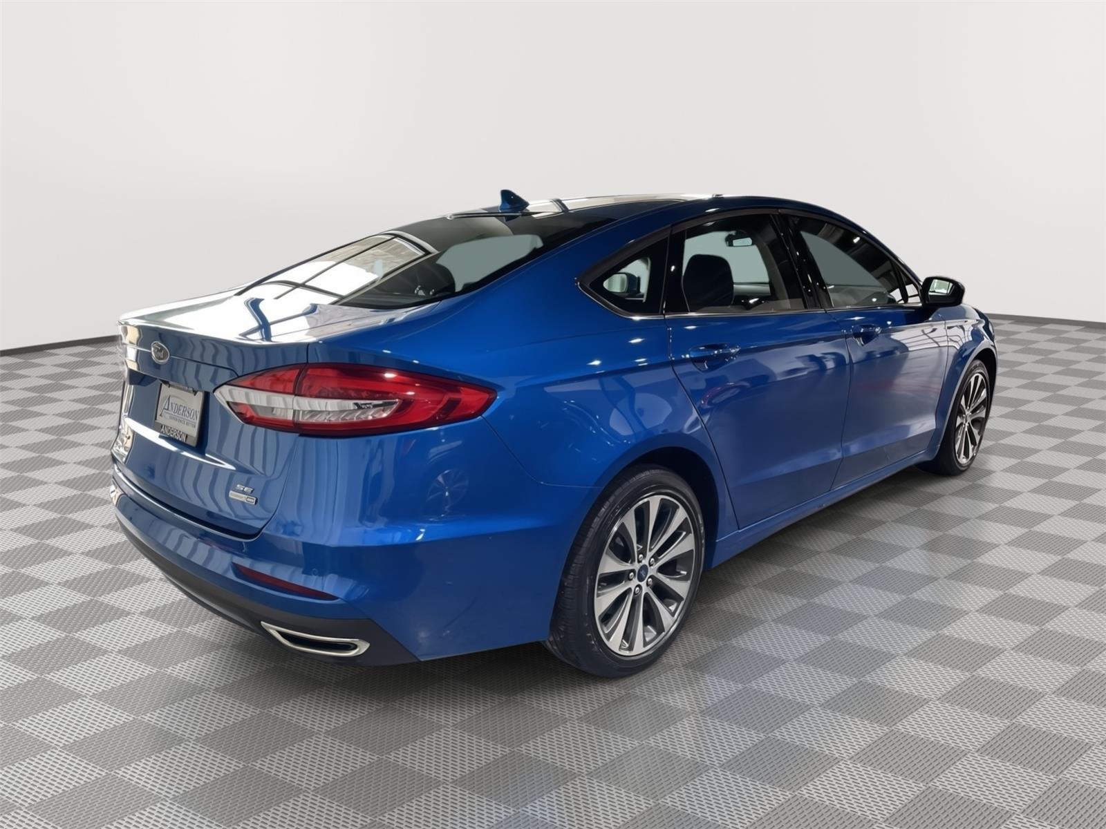 Vehicle photo 7
