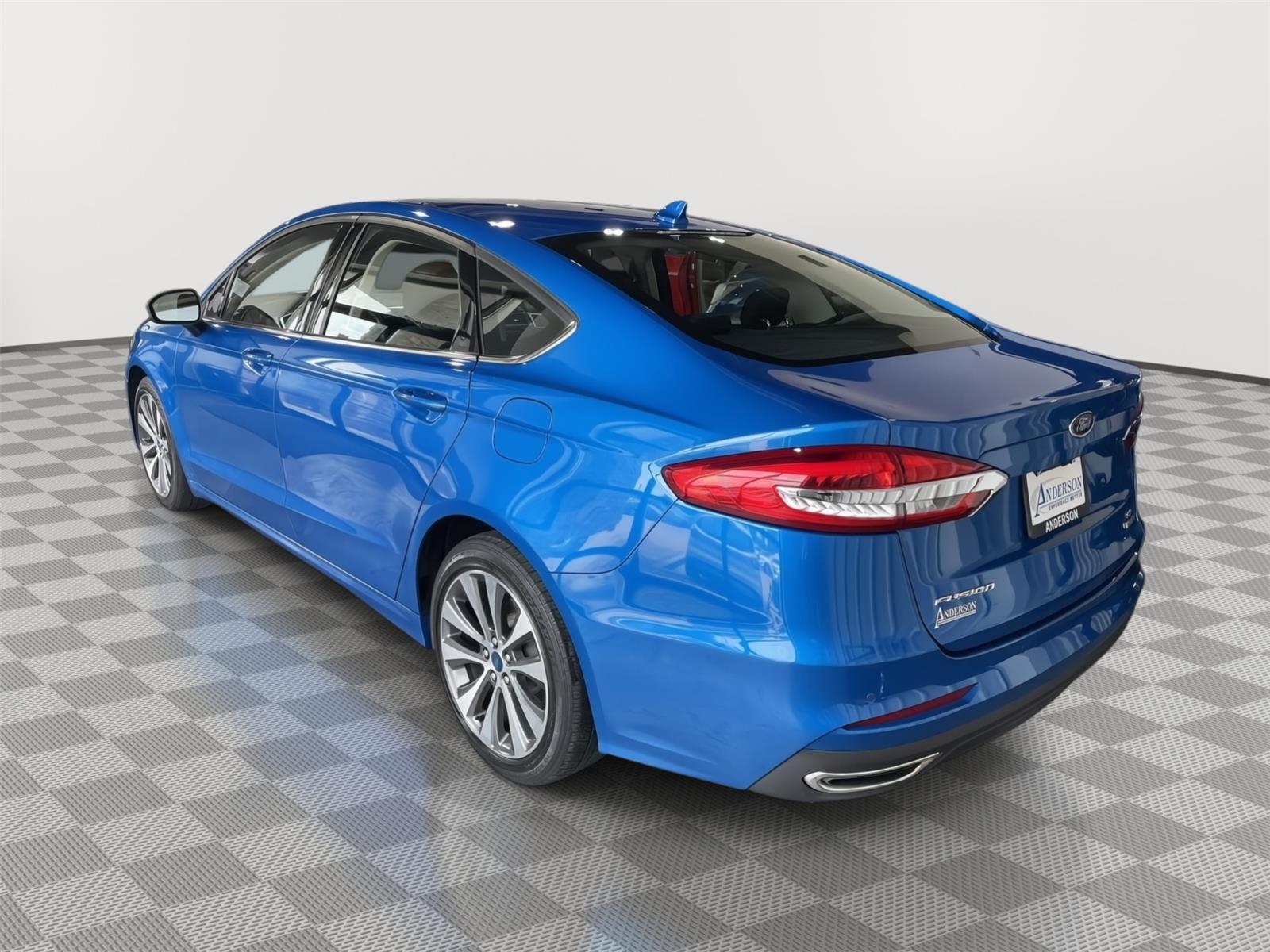 Vehicle photo 9