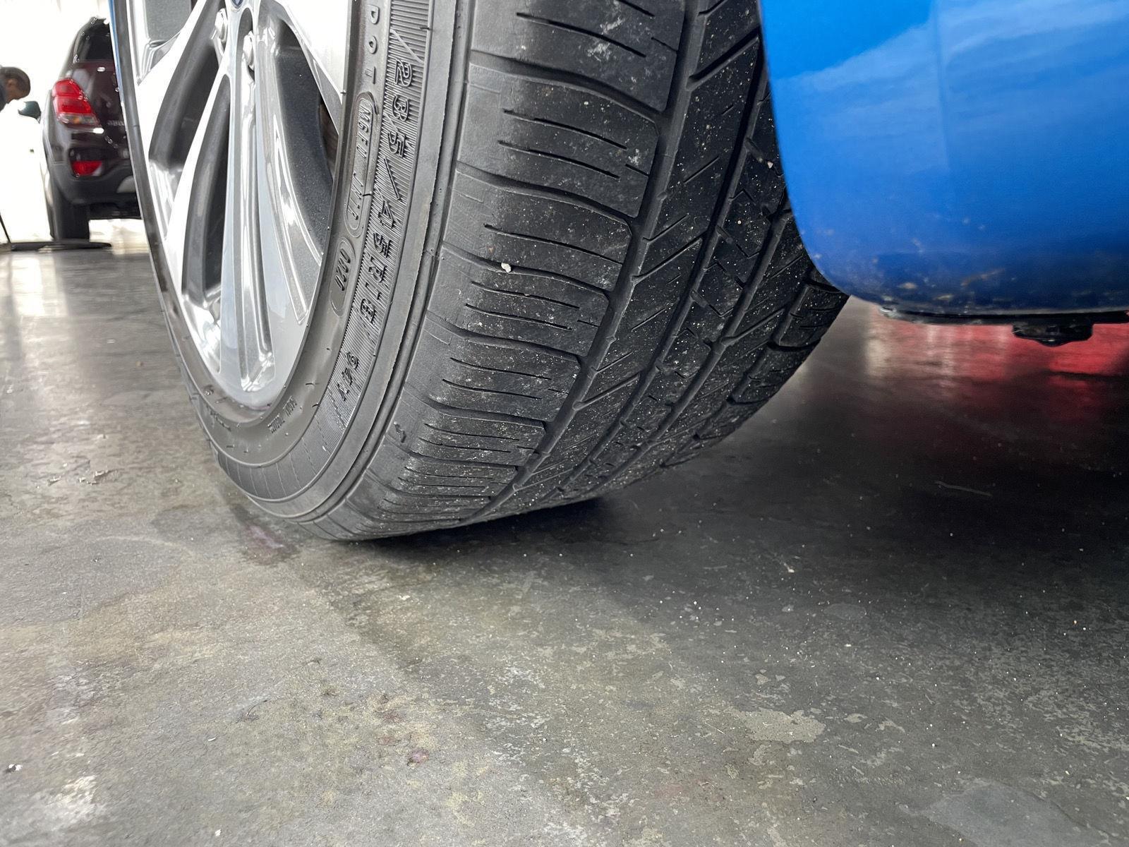 Vehicle photo 11
