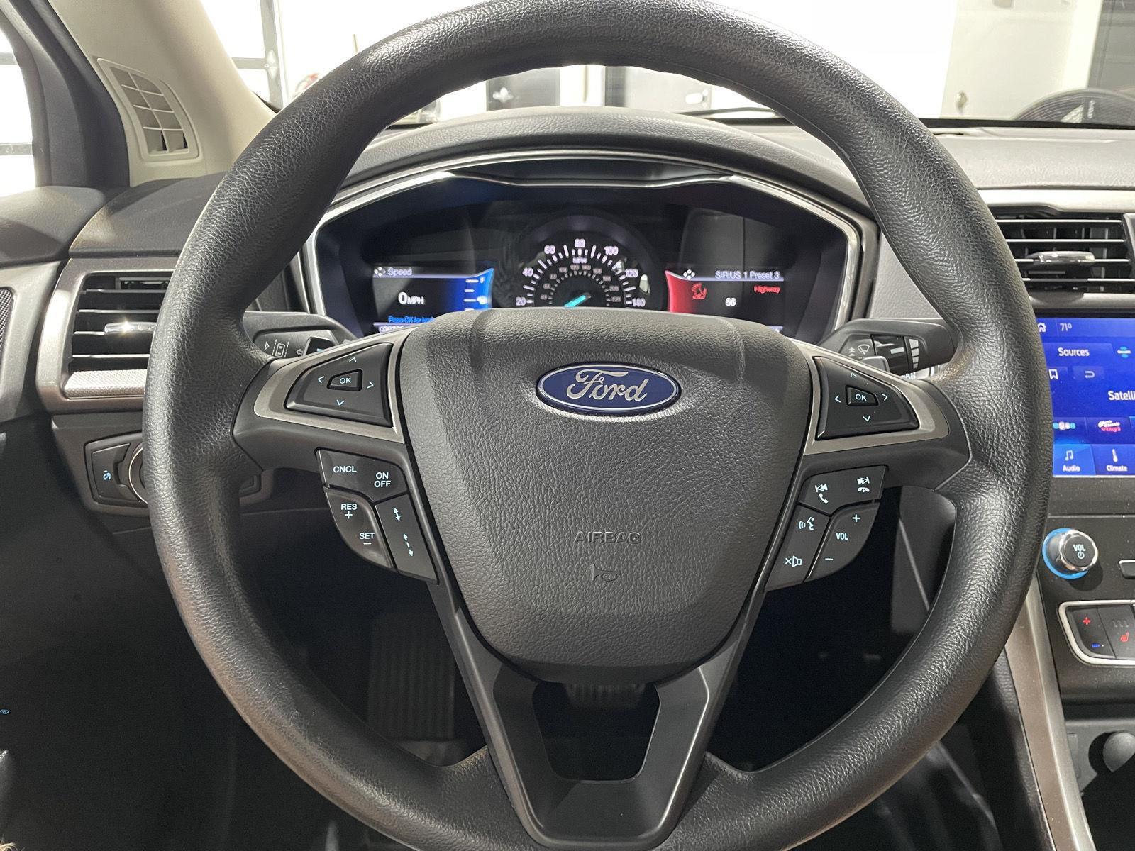 Vehicle photo 12
