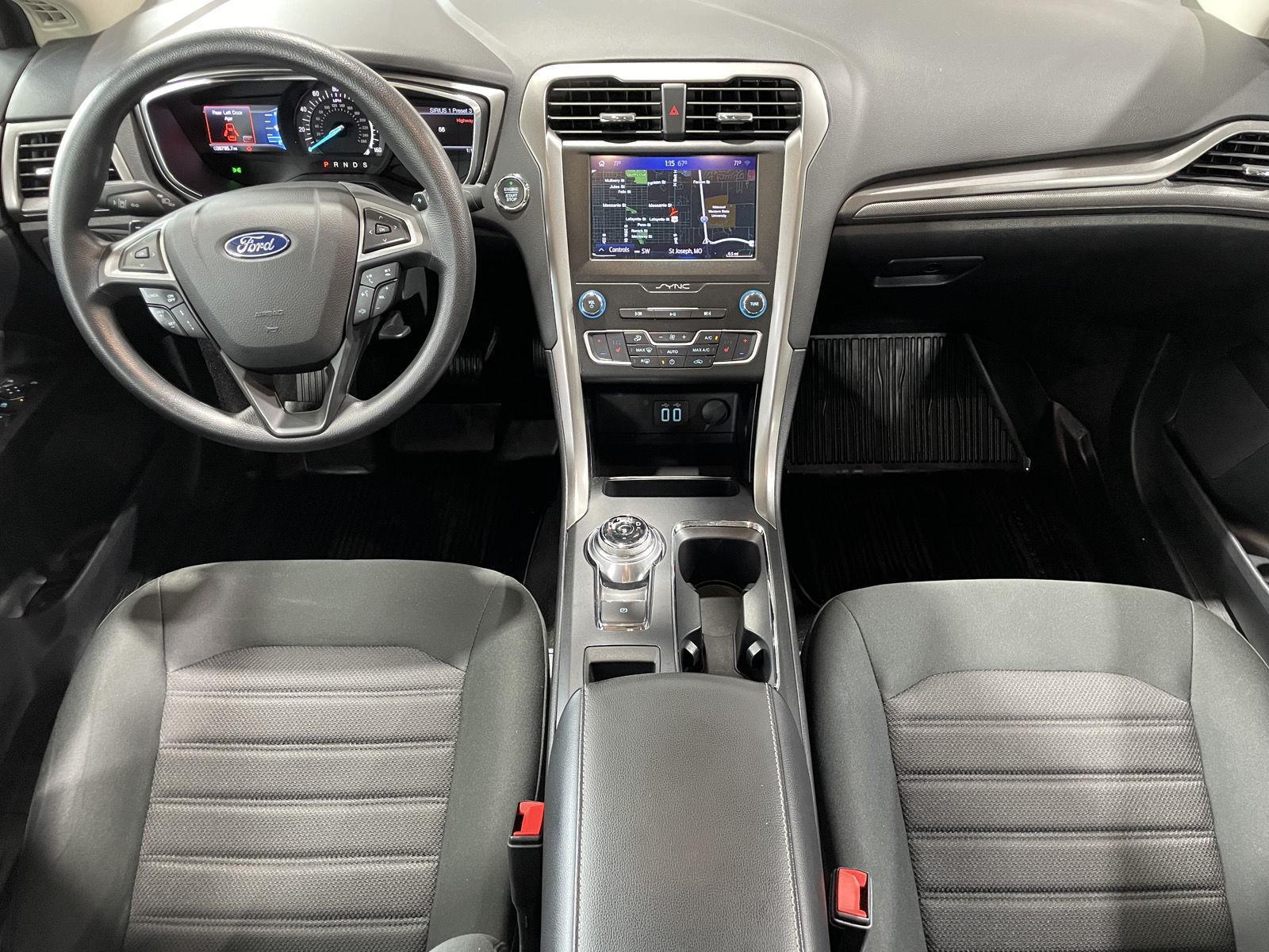 Vehicle photo 16