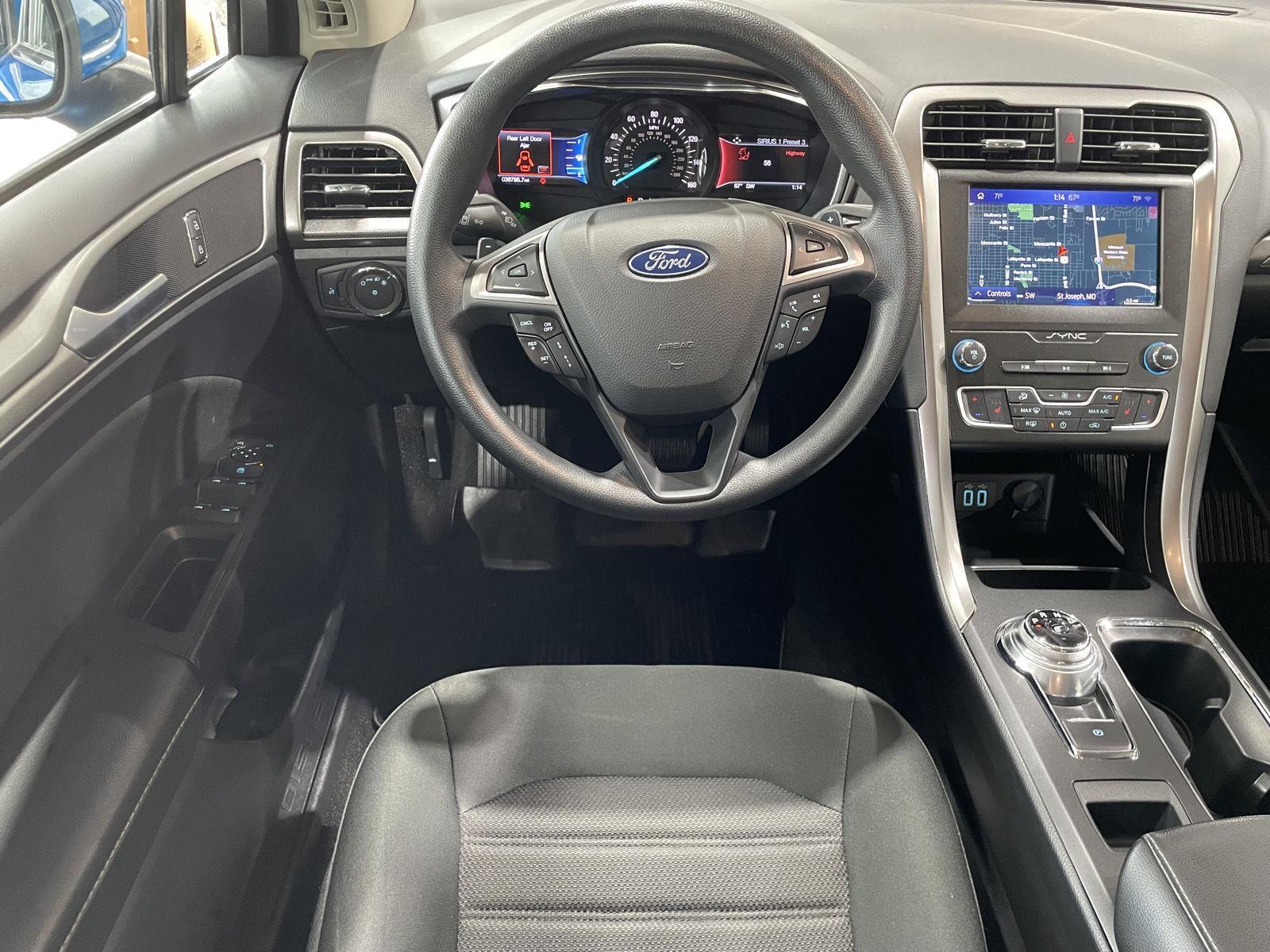 Vehicle photo 17