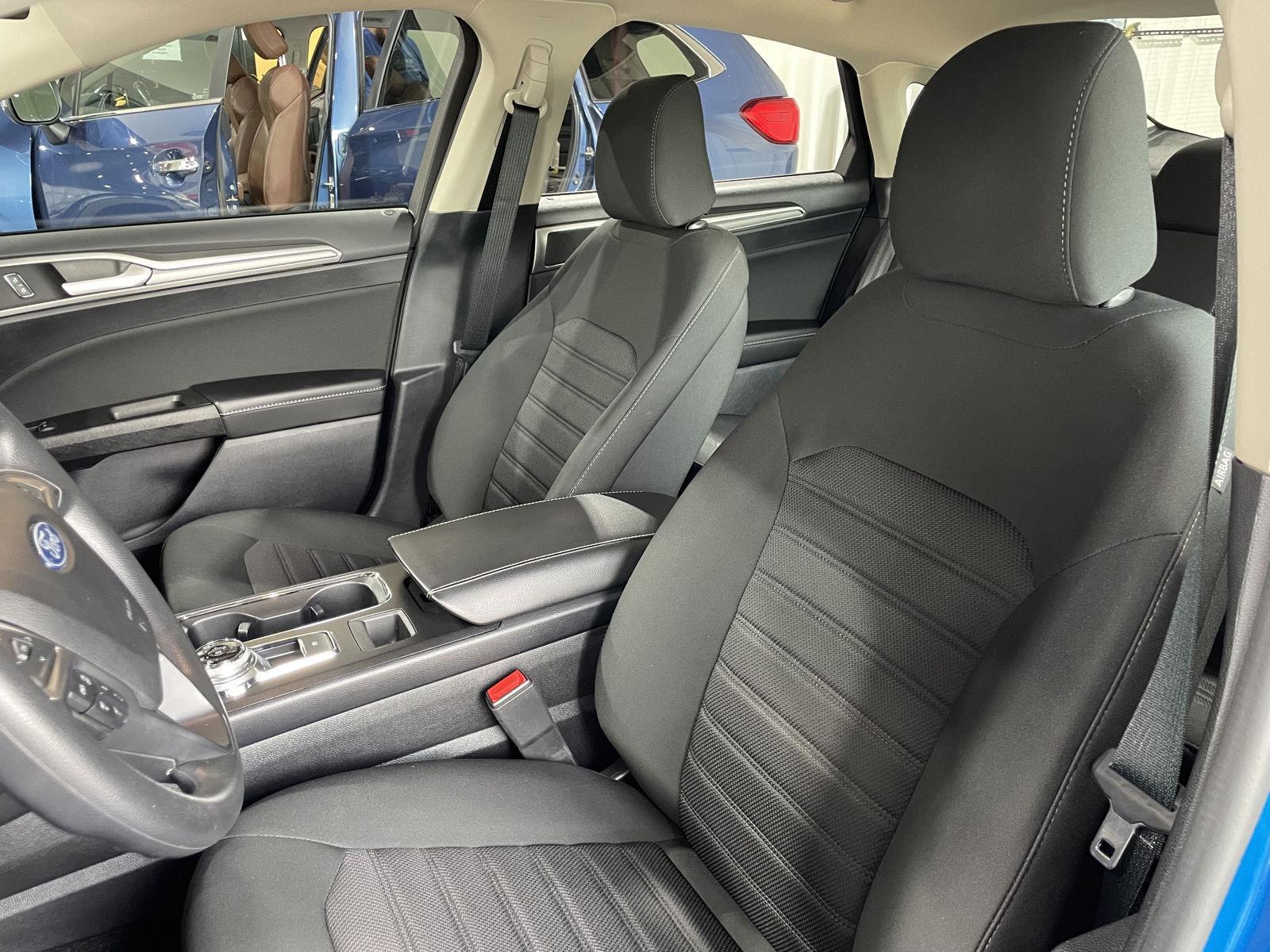 Vehicle photo 19