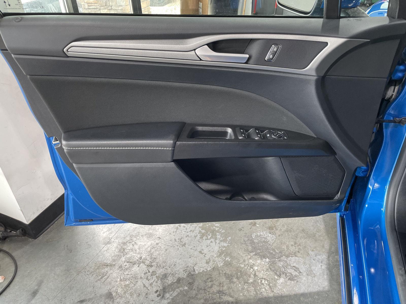Vehicle photo 20