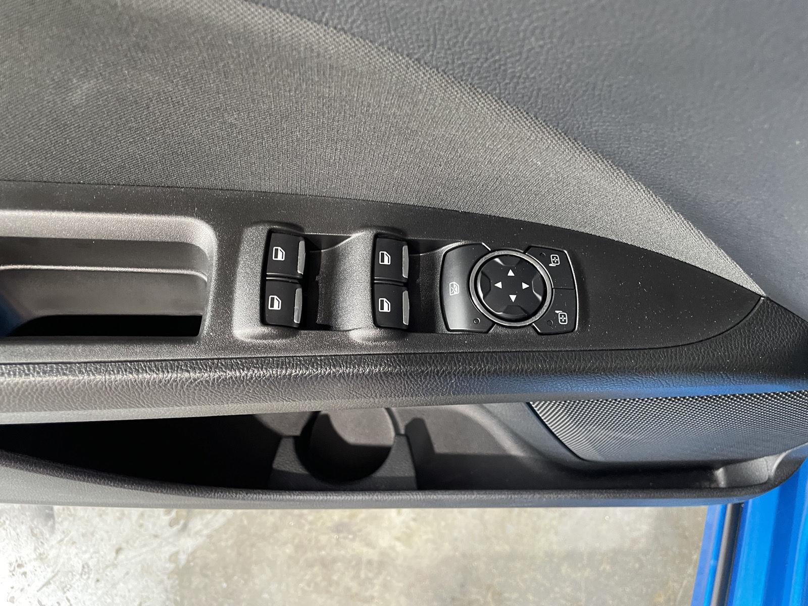 Vehicle photo 21