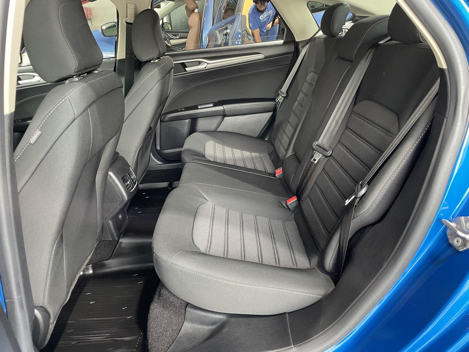 Vehicle photo 23