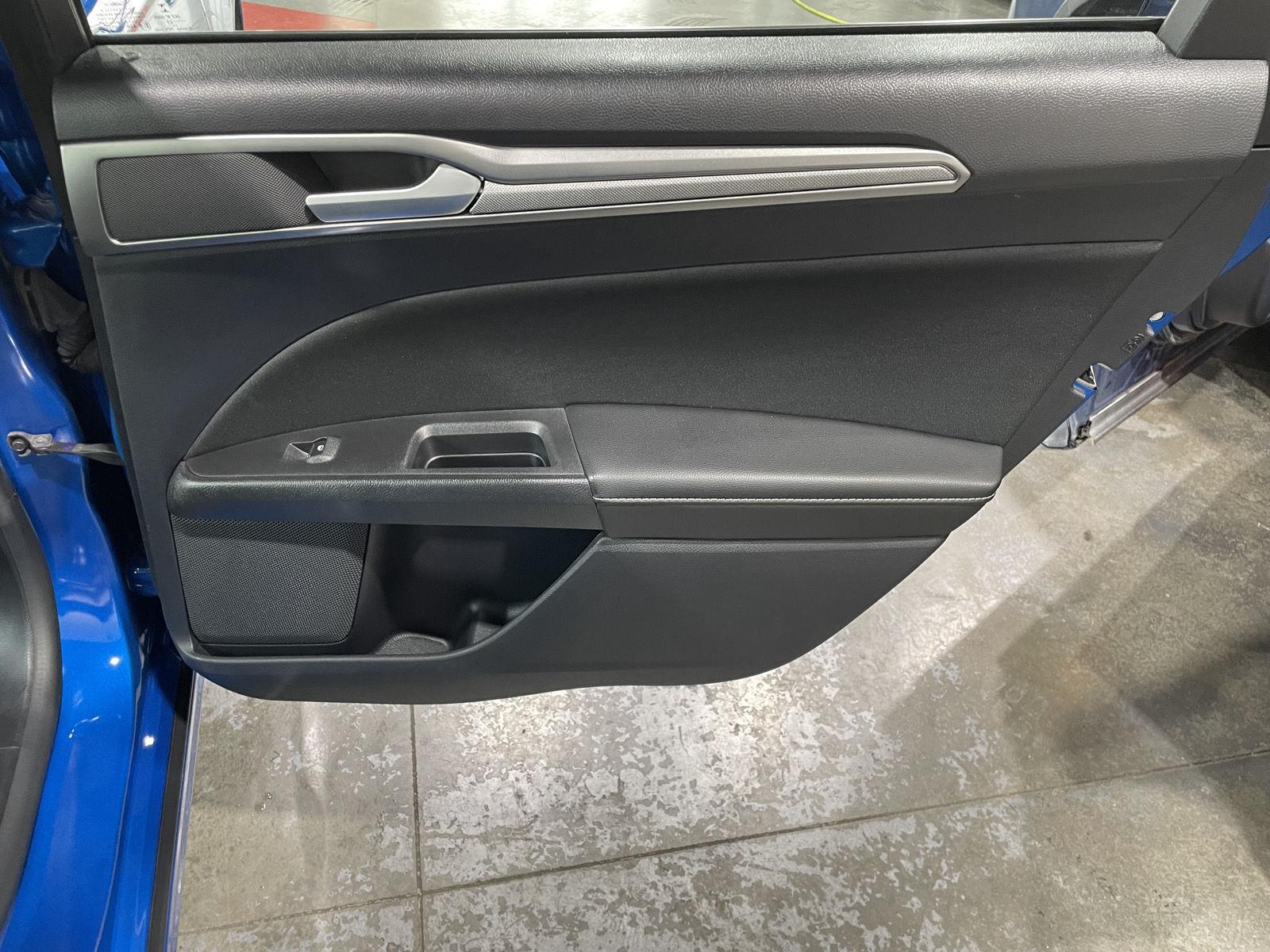 Vehicle photo 25