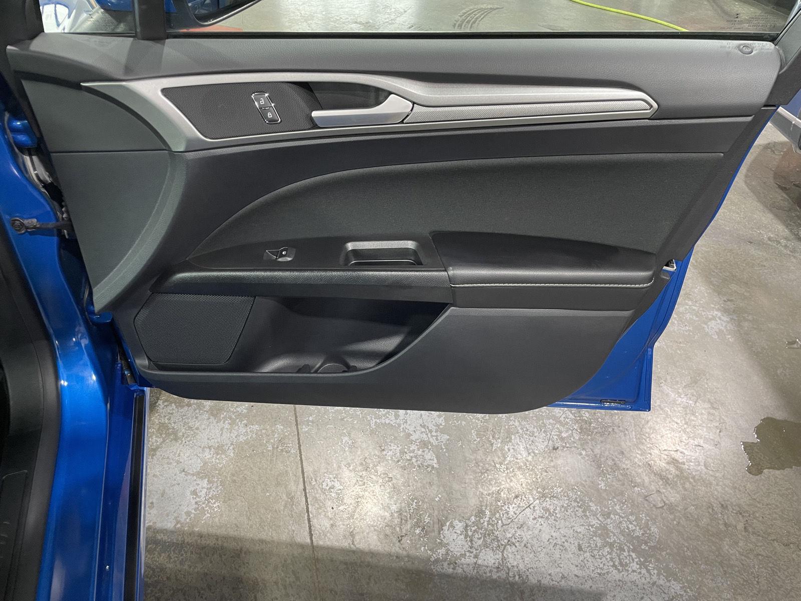 Vehicle photo 26