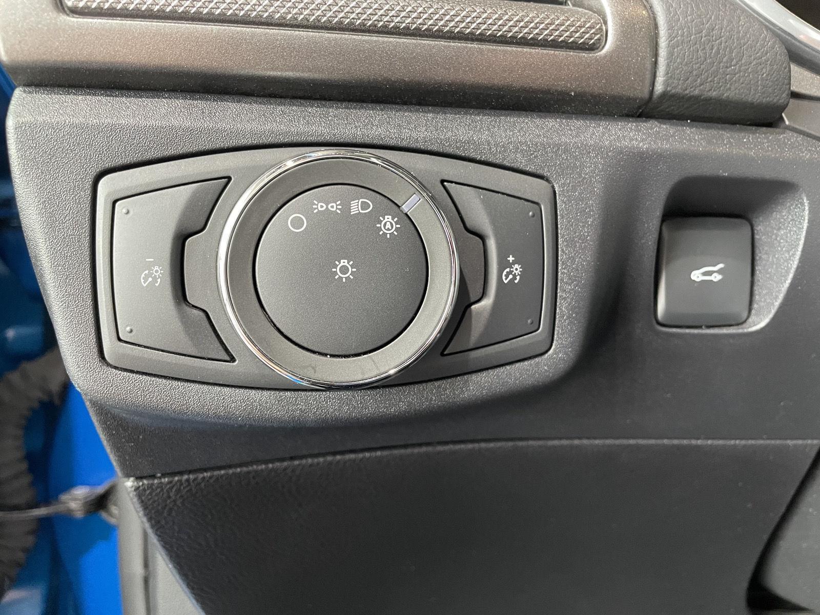 Vehicle photo 29