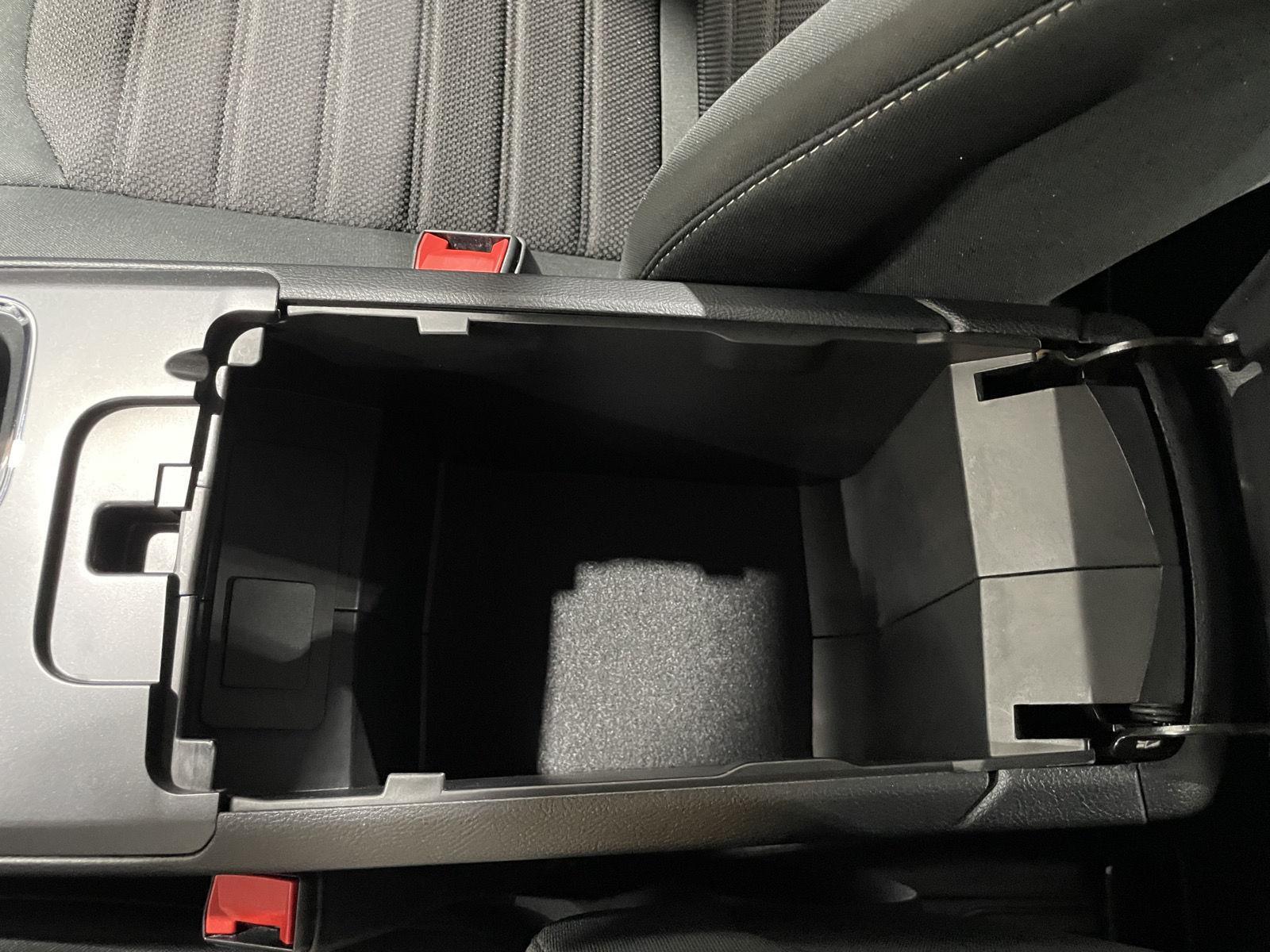 Vehicle photo 38
