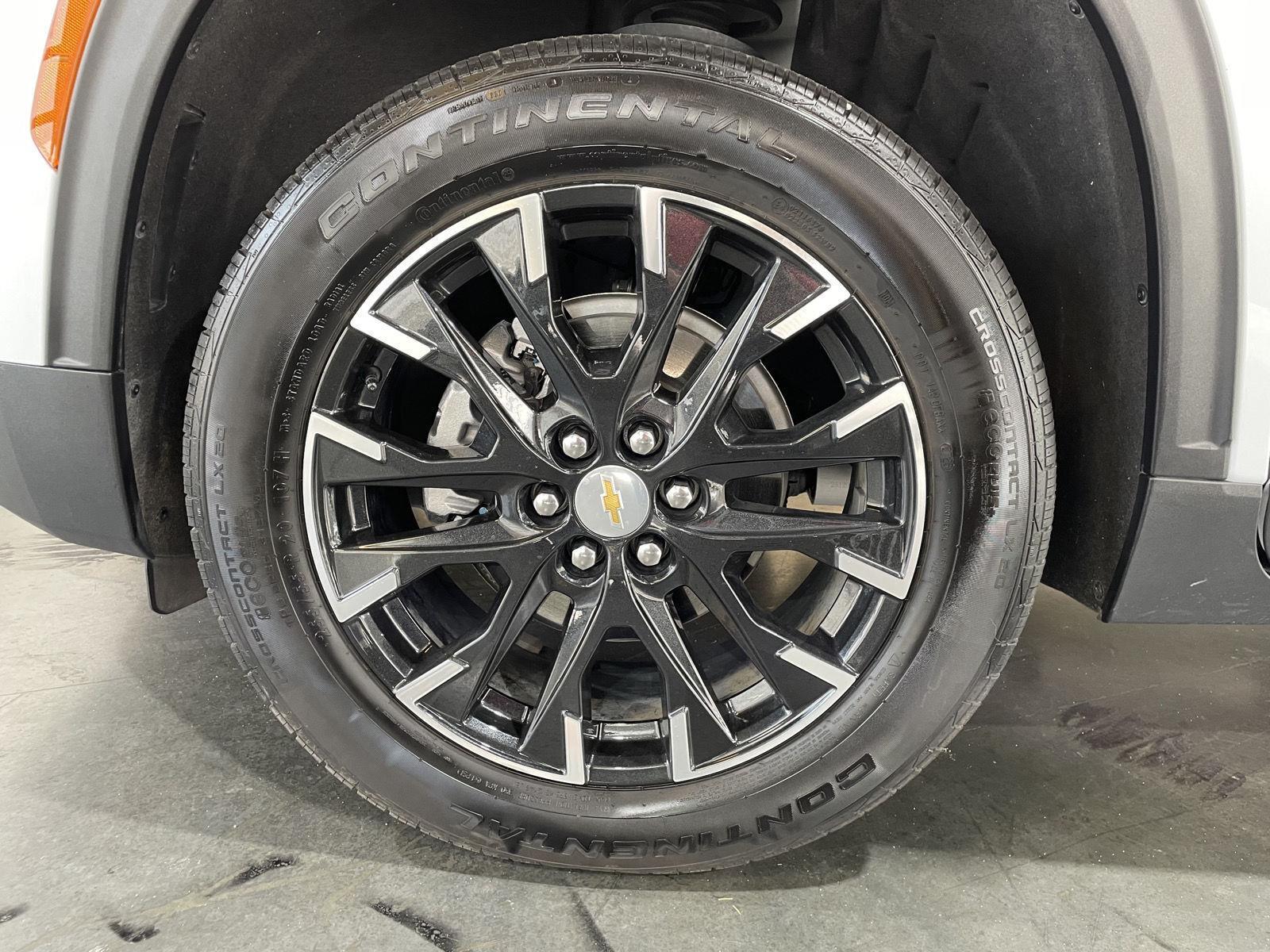 Vehicle photo 11