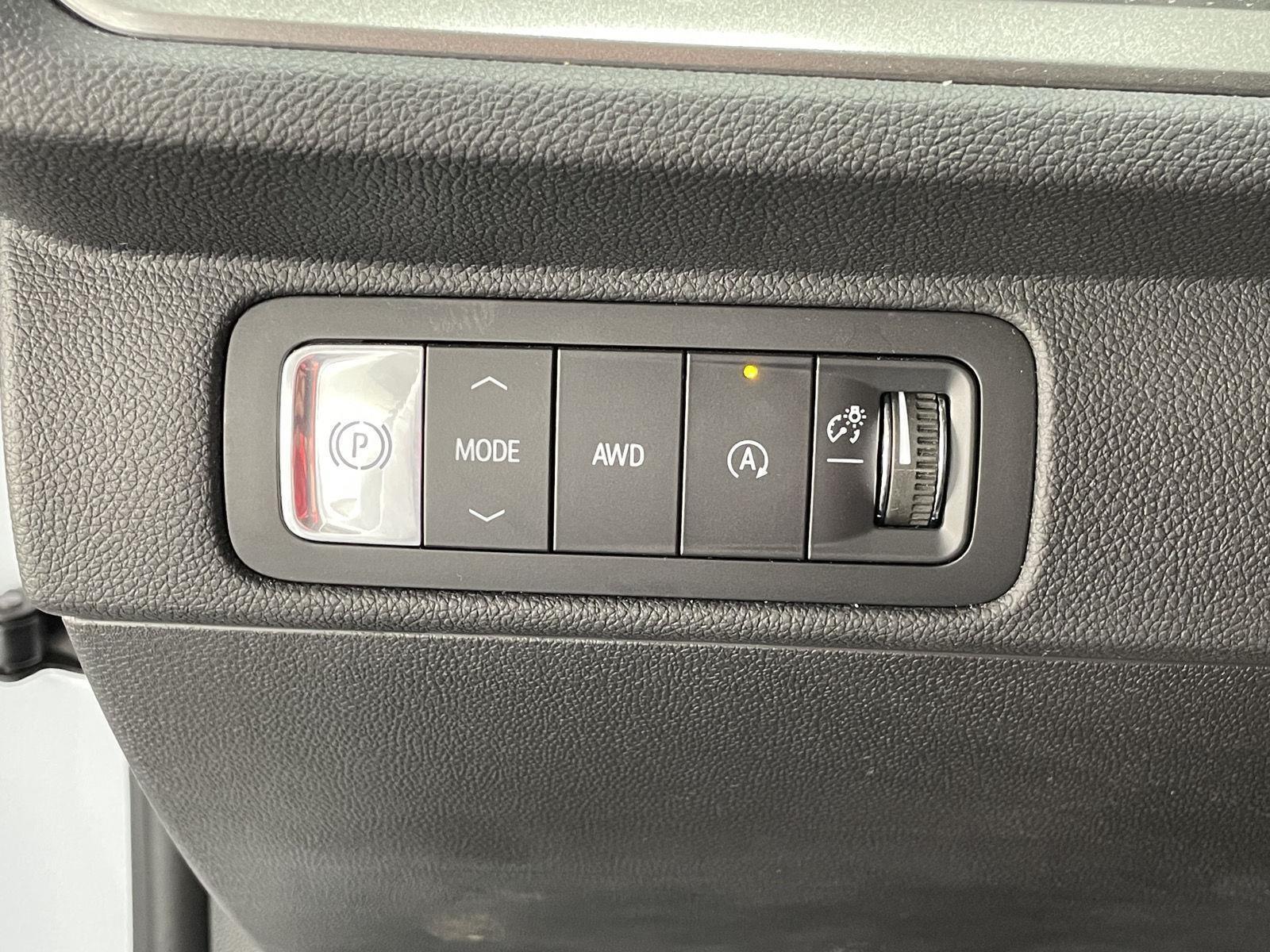 Vehicle photo 17