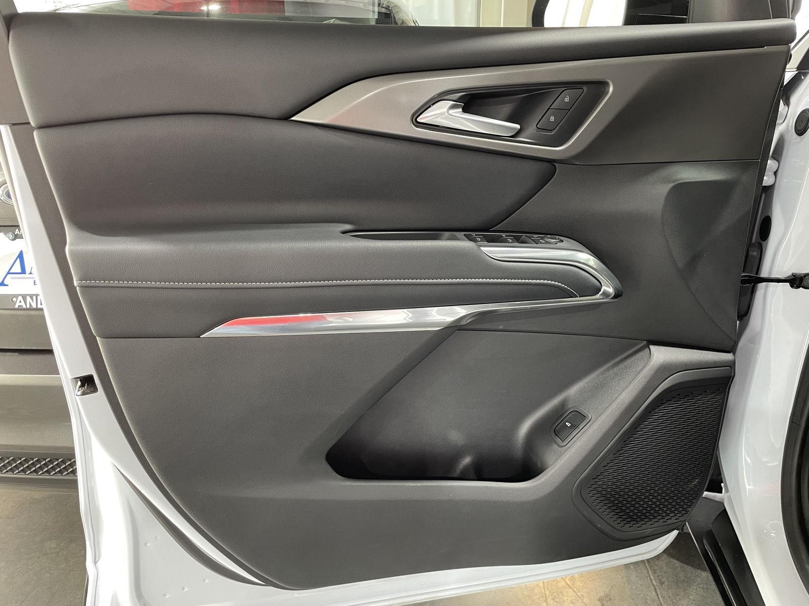 Vehicle photo 18