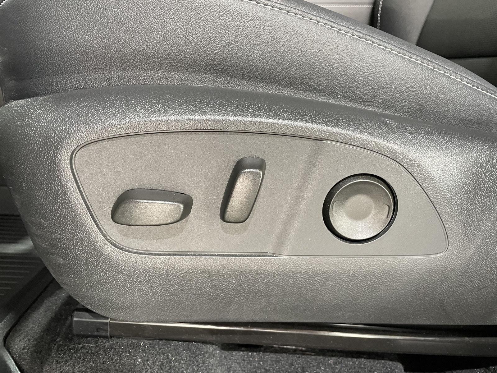 Vehicle photo 20