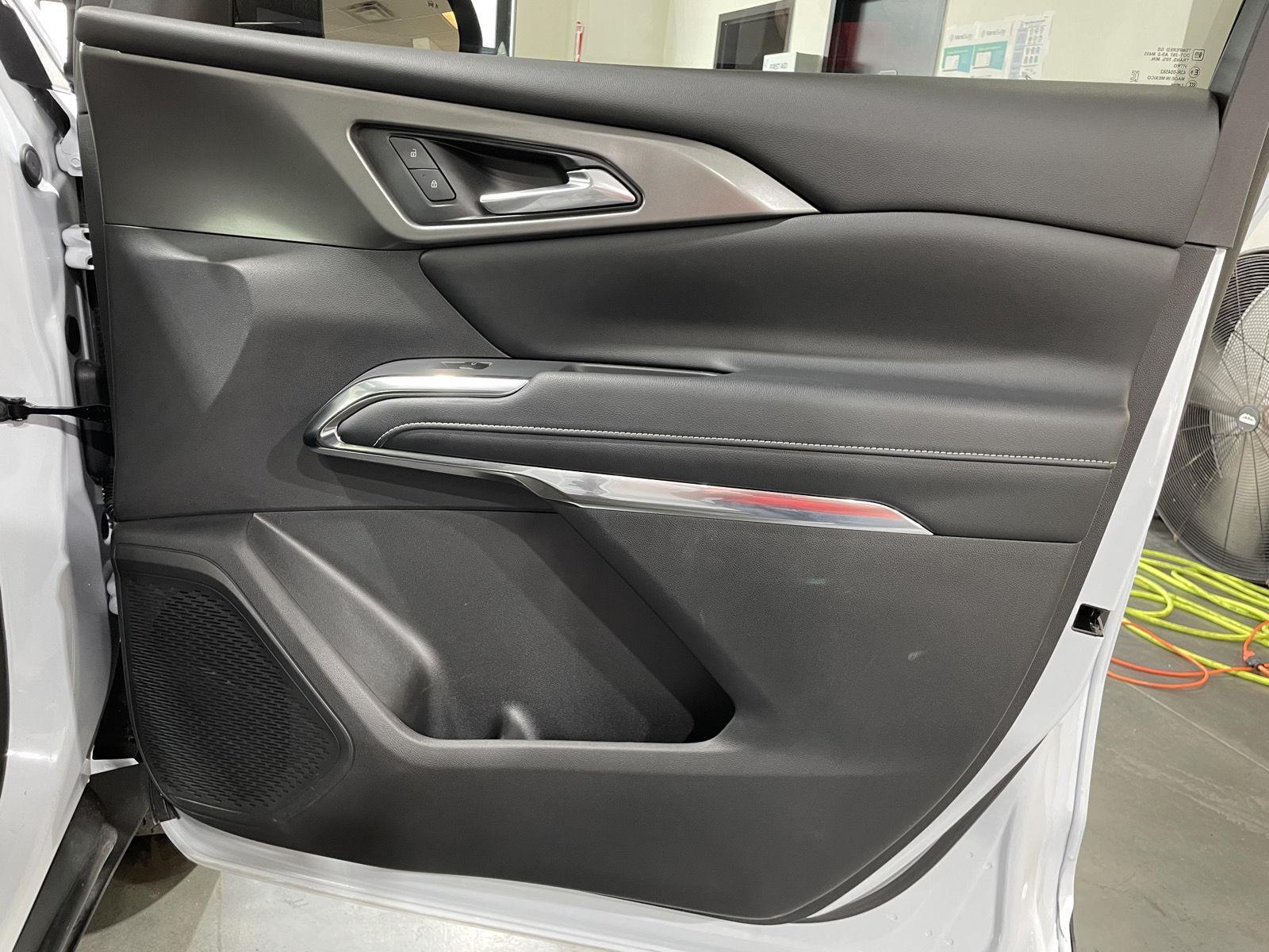 Vehicle photo 23