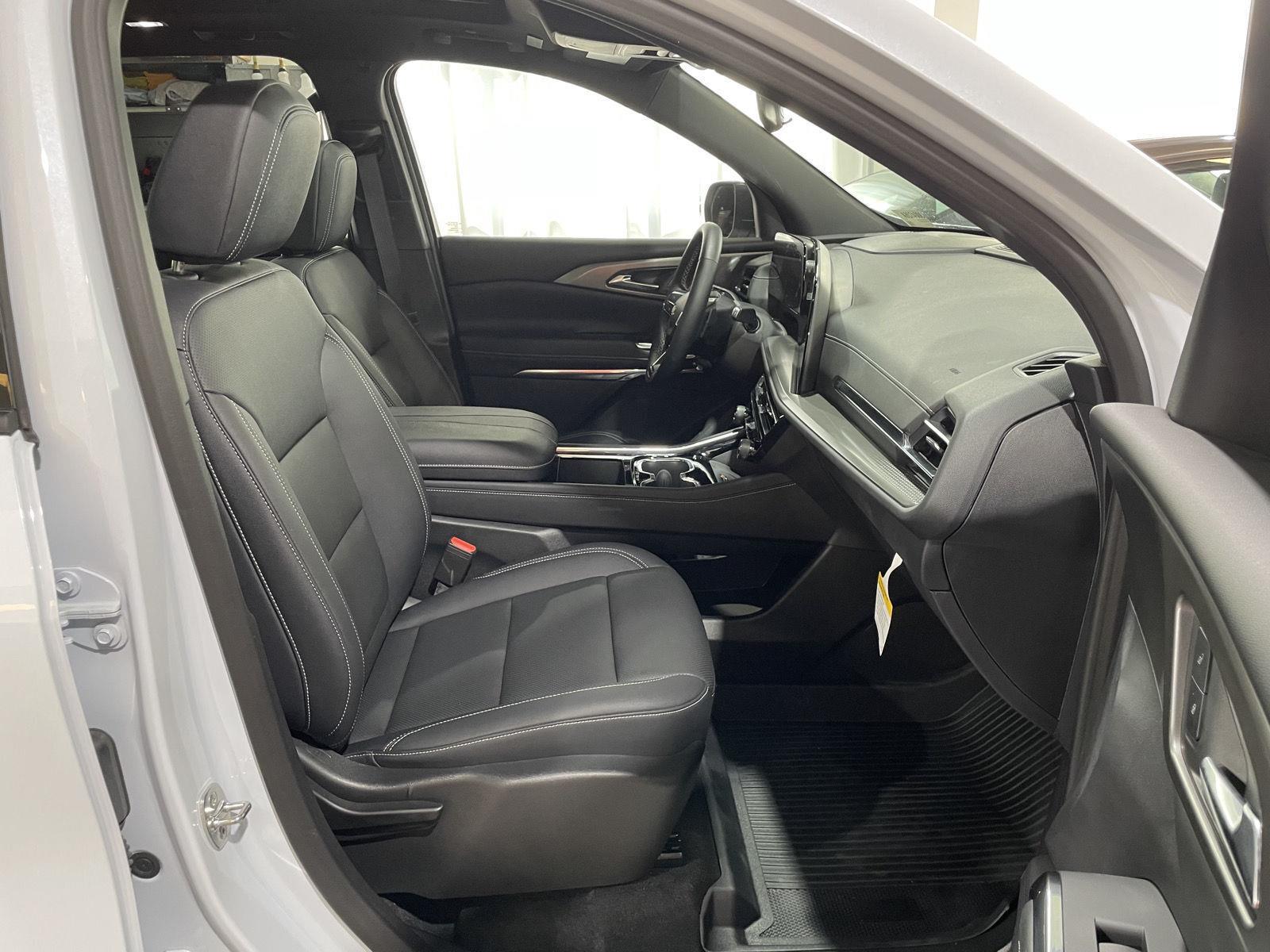 Vehicle photo 24