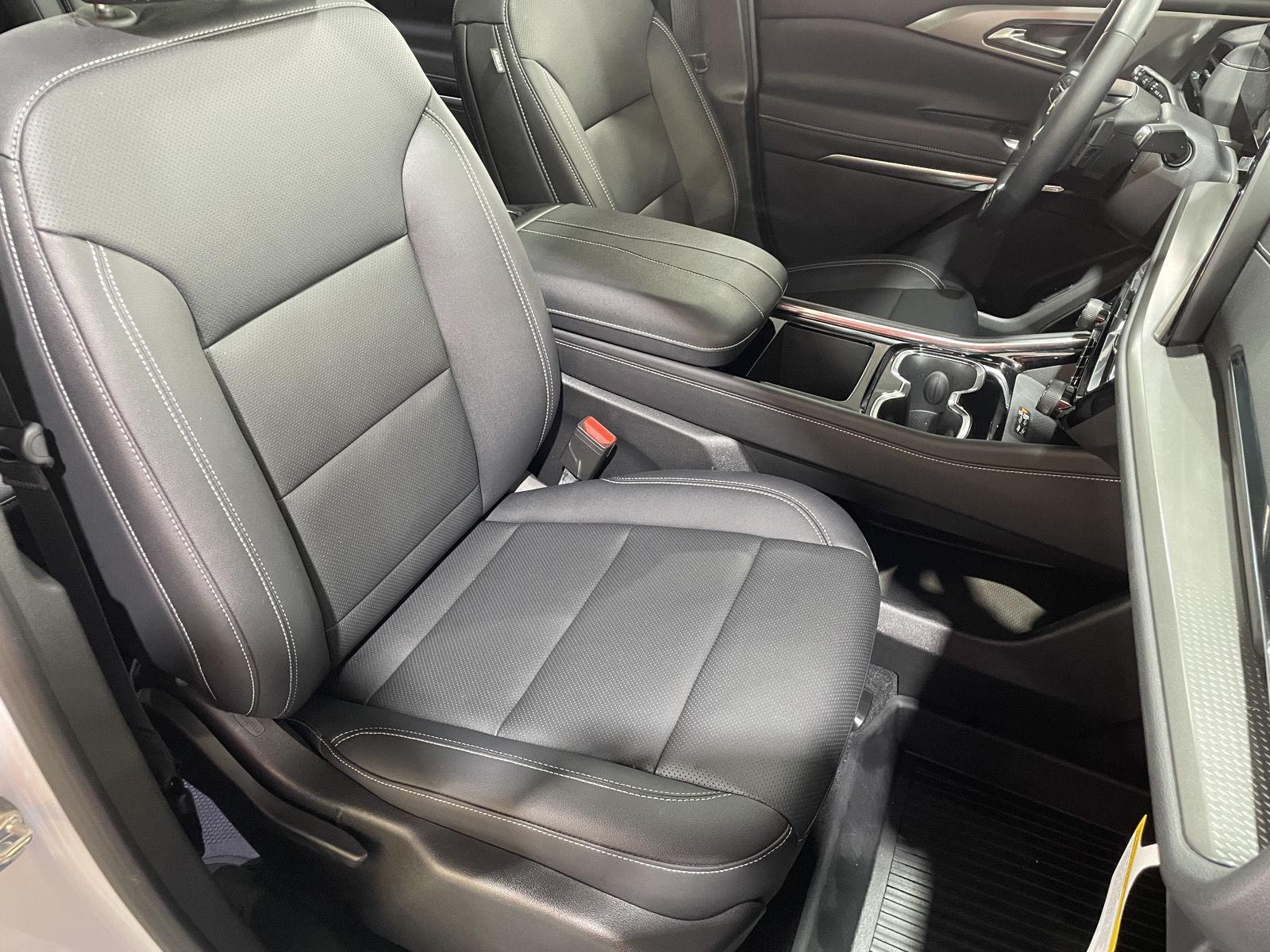 Vehicle photo 25