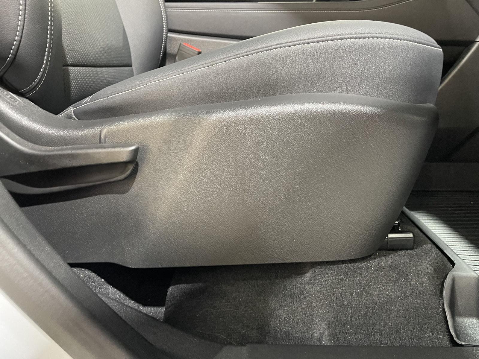 Vehicle photo 26