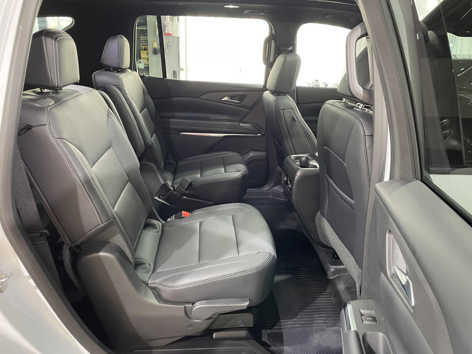 Vehicle photo 28