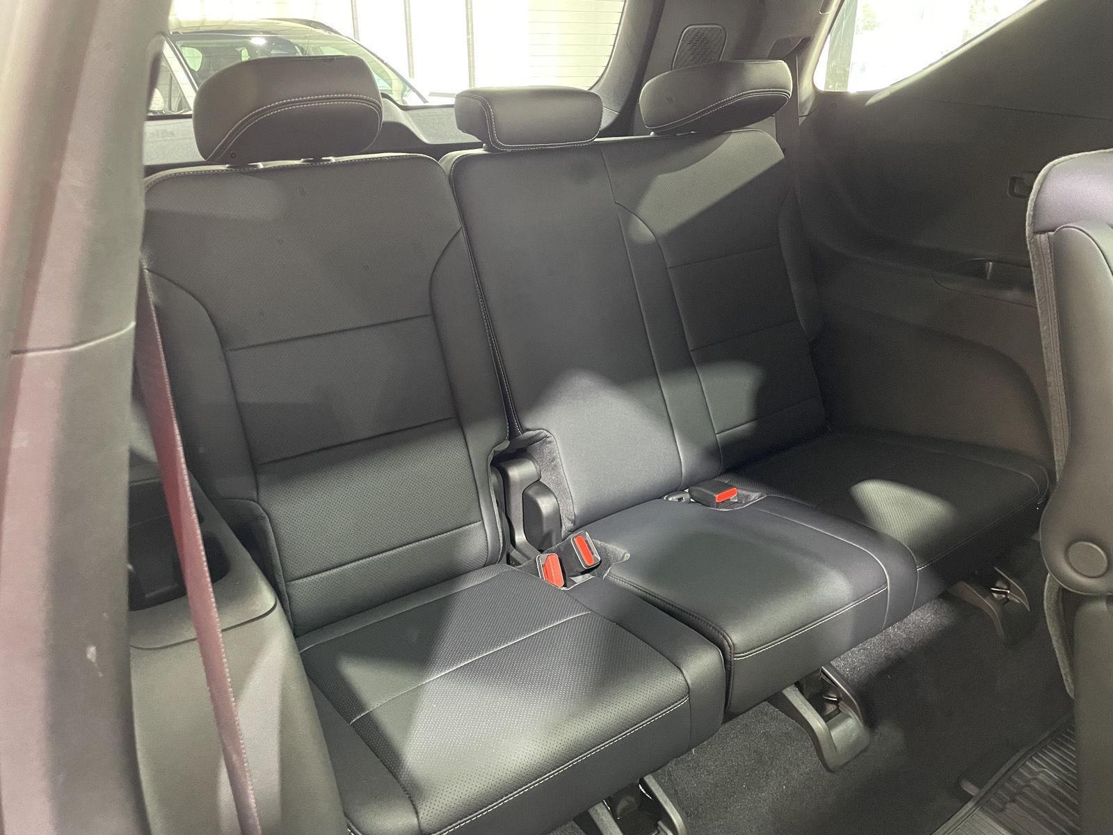 Vehicle photo 29