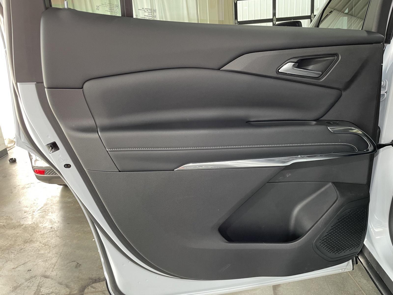 Vehicle photo 30