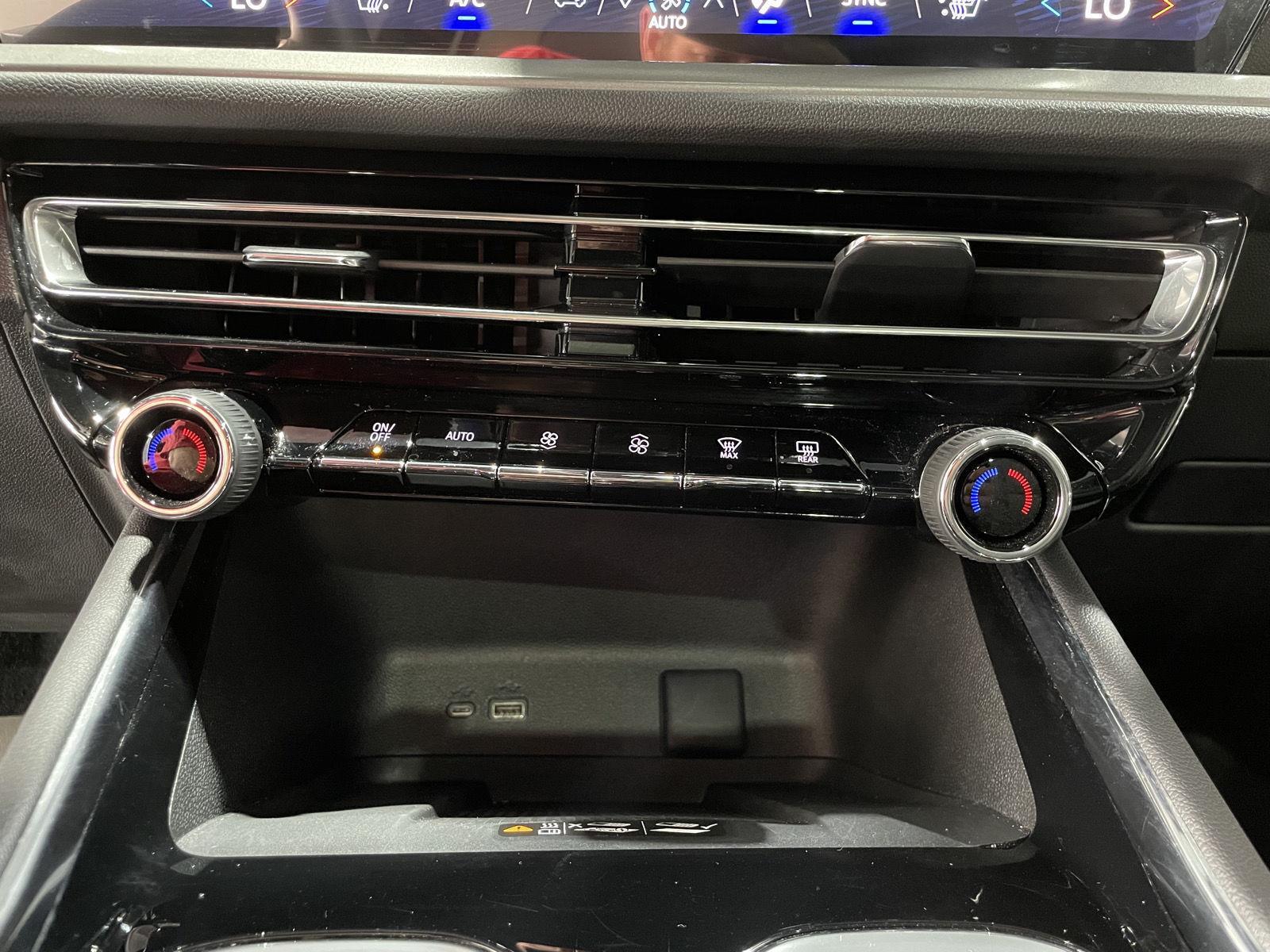 Vehicle photo 36