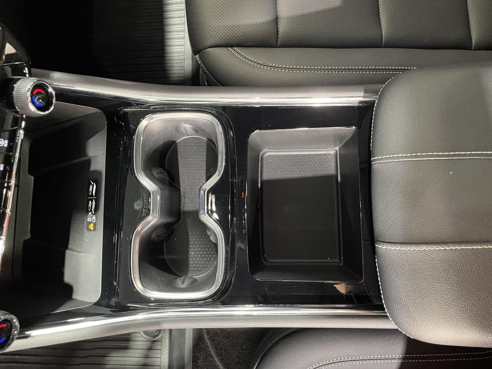 Vehicle photo 37