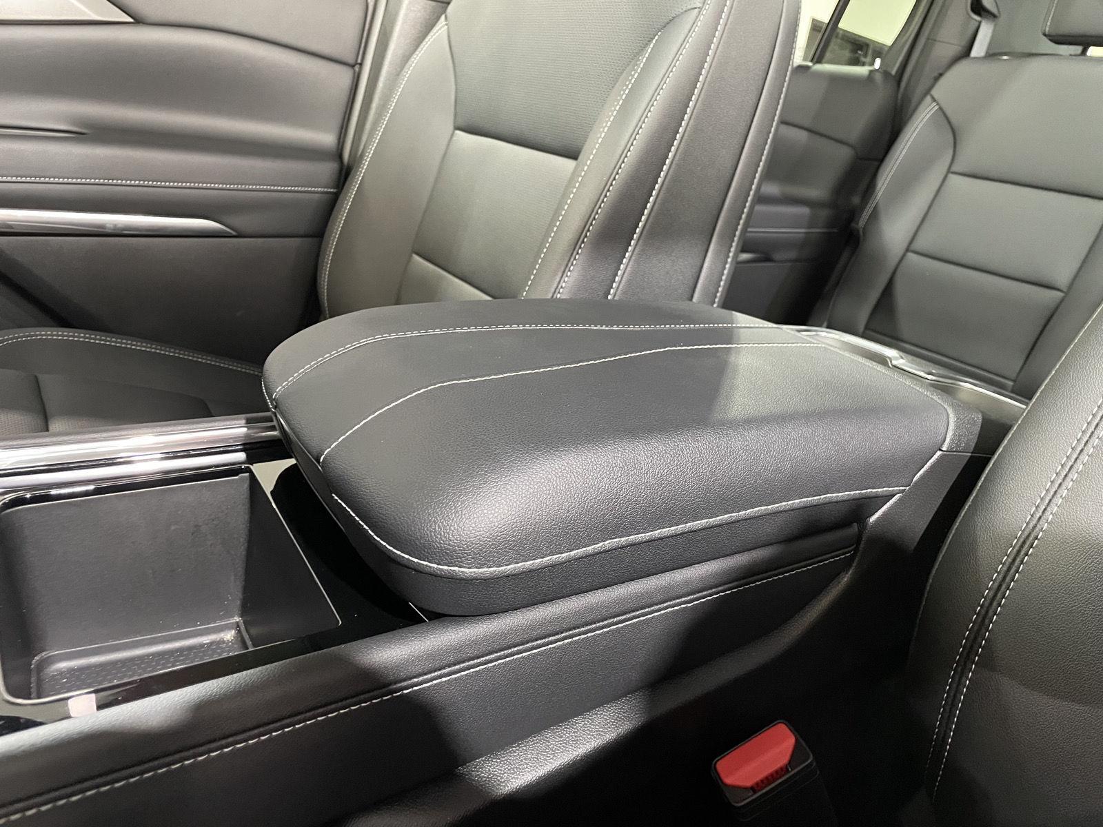 Vehicle photo 38