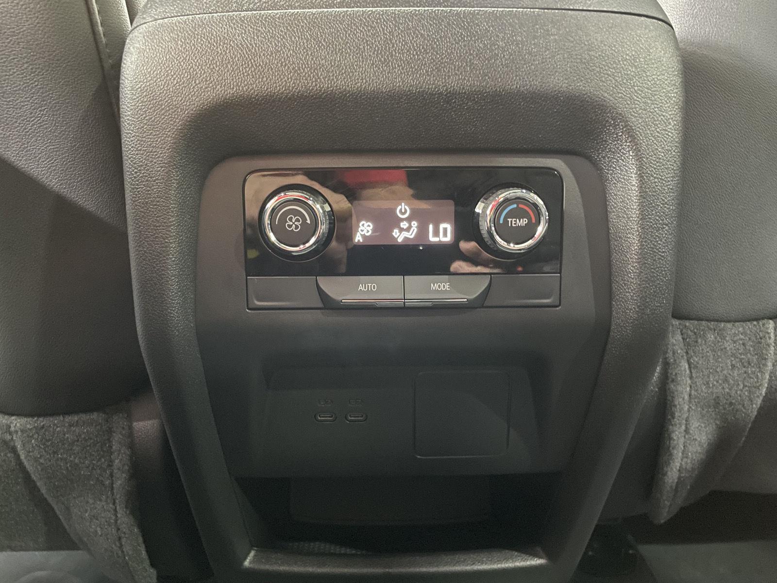 Vehicle photo 41
