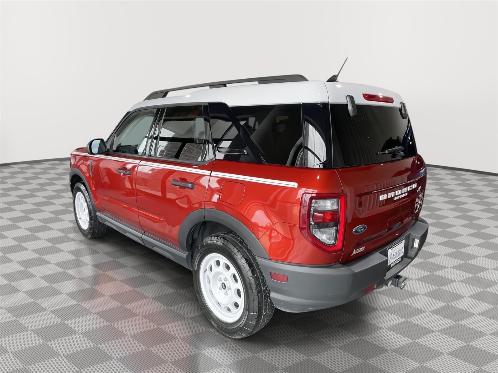 Vehicle photo 9
