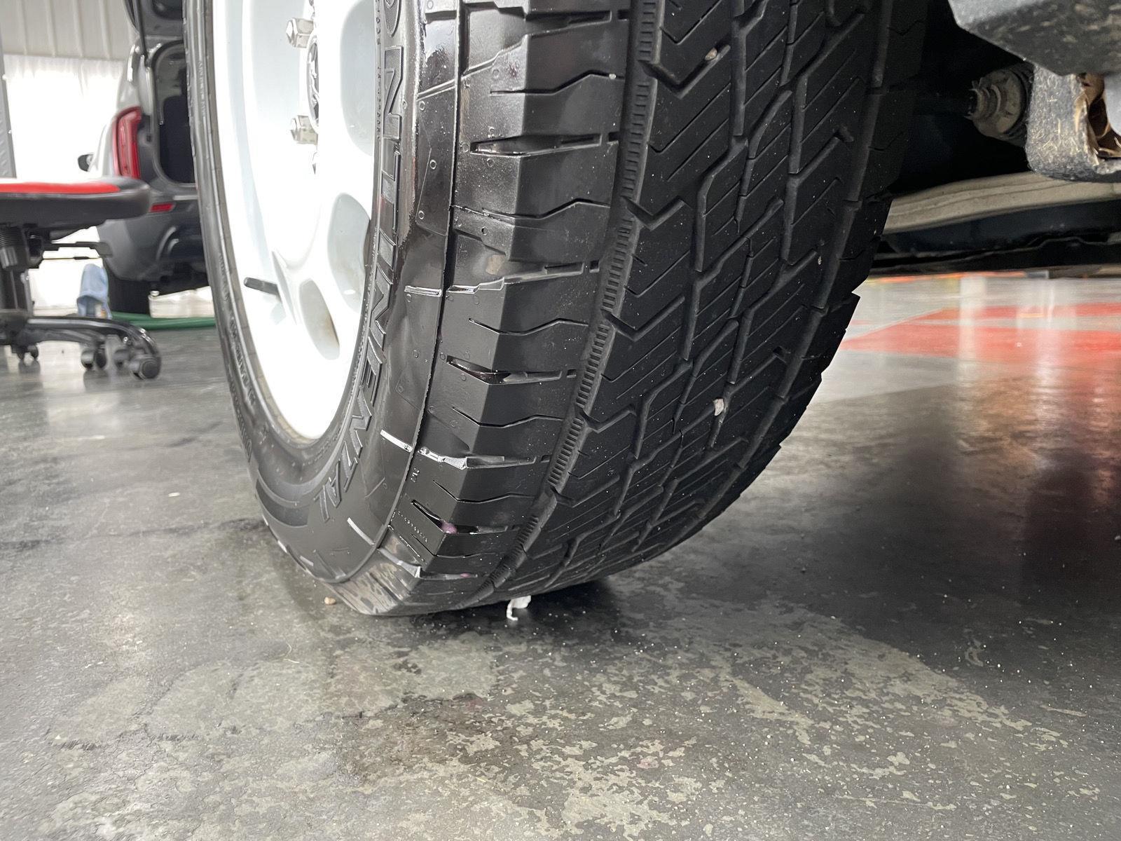 Vehicle photo 11