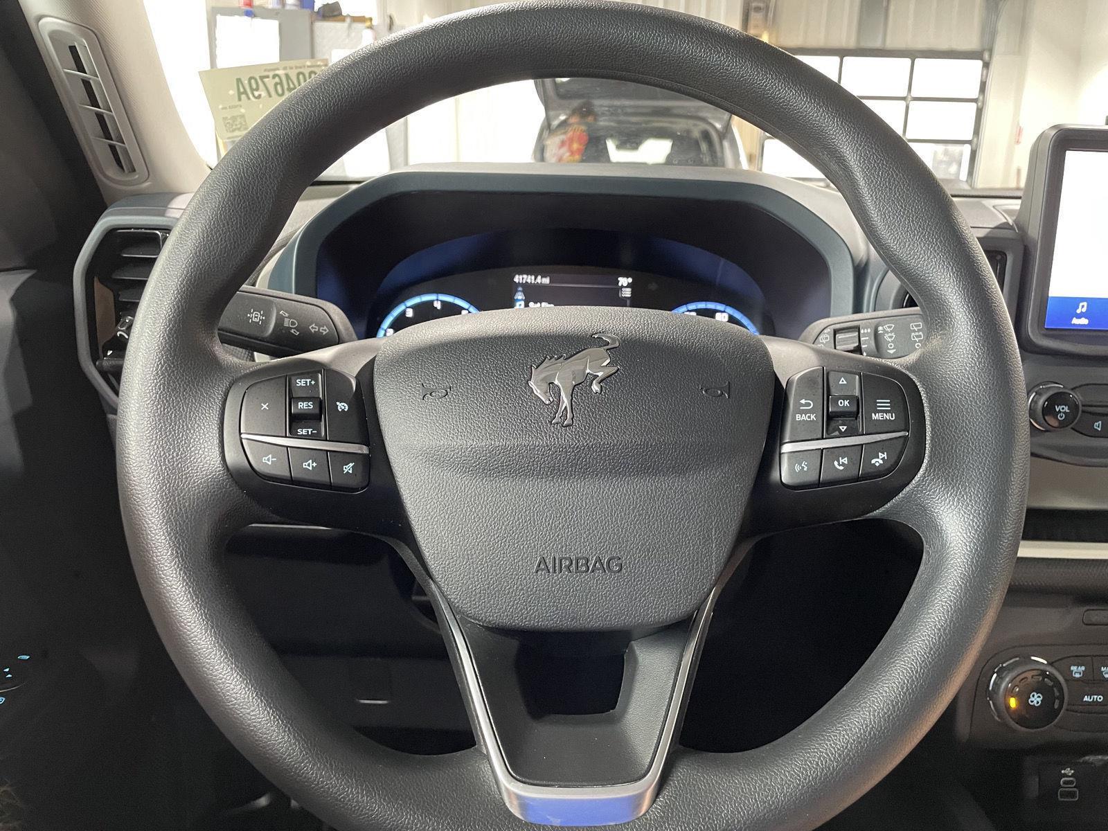 Vehicle photo 12