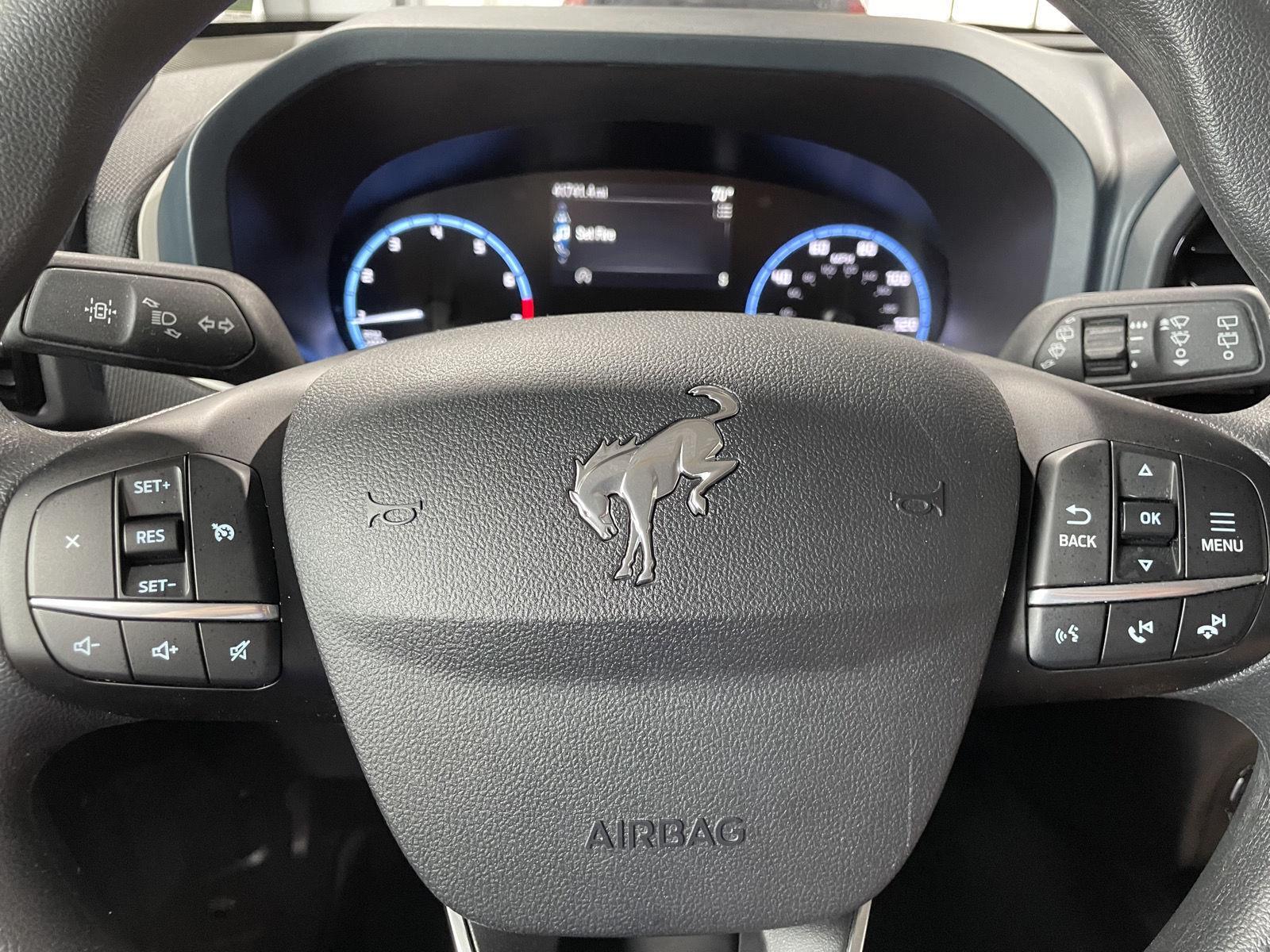Vehicle photo 13