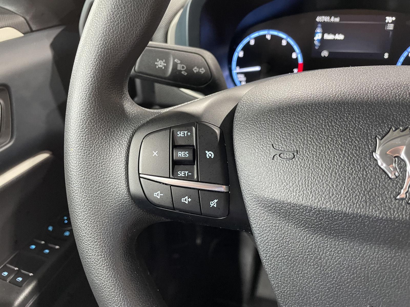 Vehicle photo 14