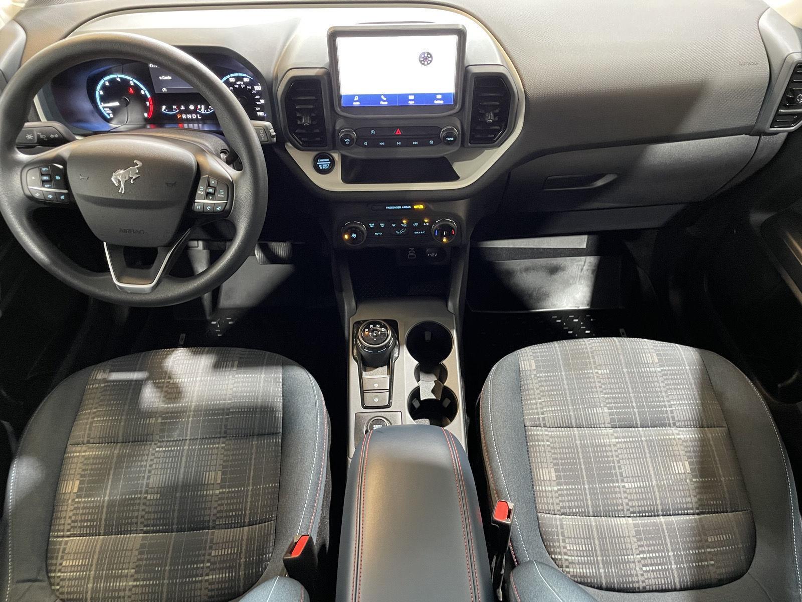 Vehicle photo 17