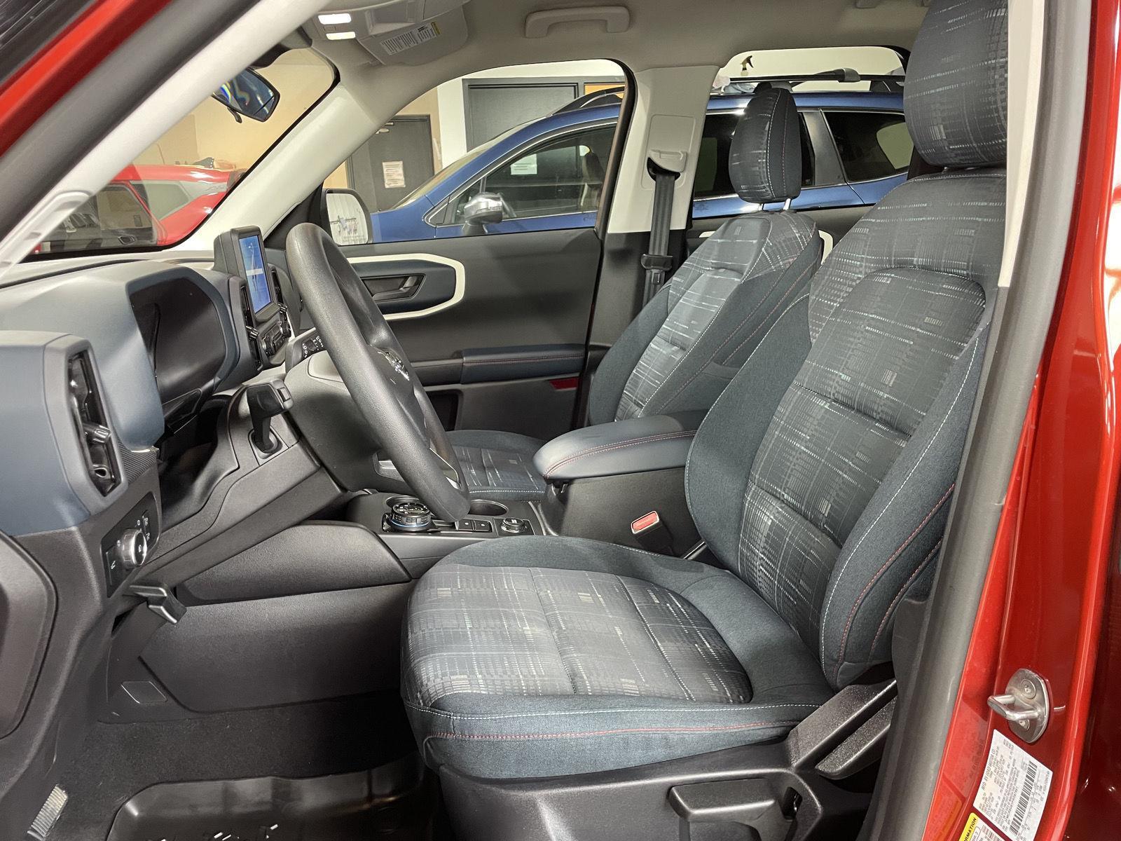 Vehicle photo 19