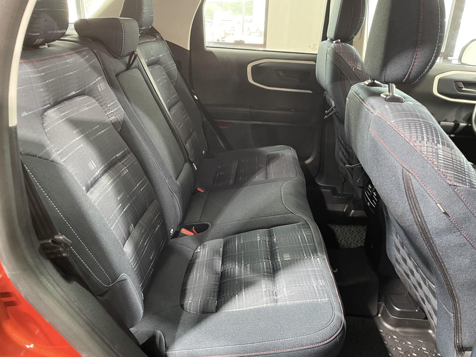 Vehicle photo 26