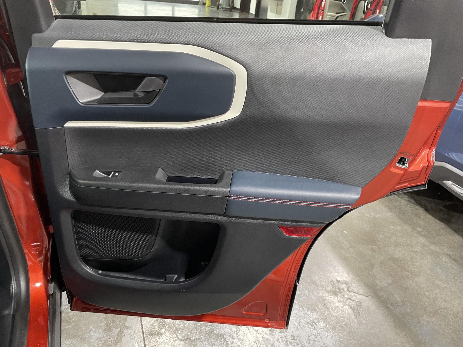 Vehicle photo 27