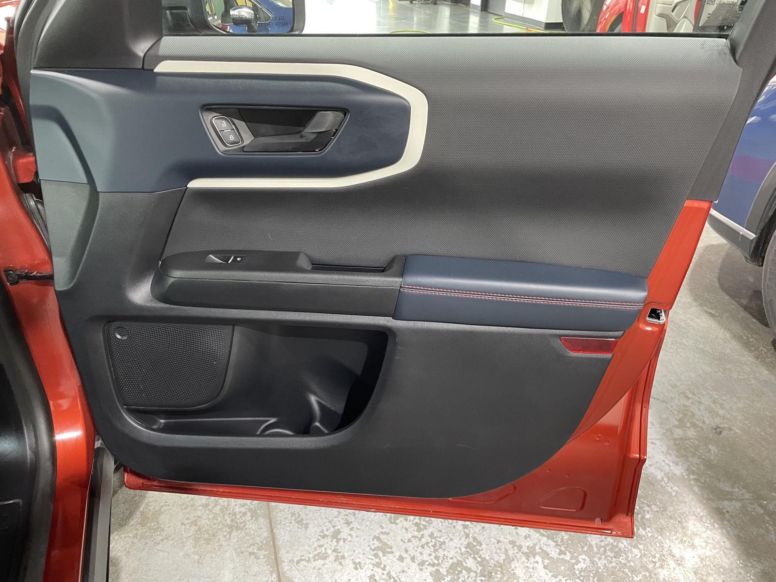 Vehicle photo 28