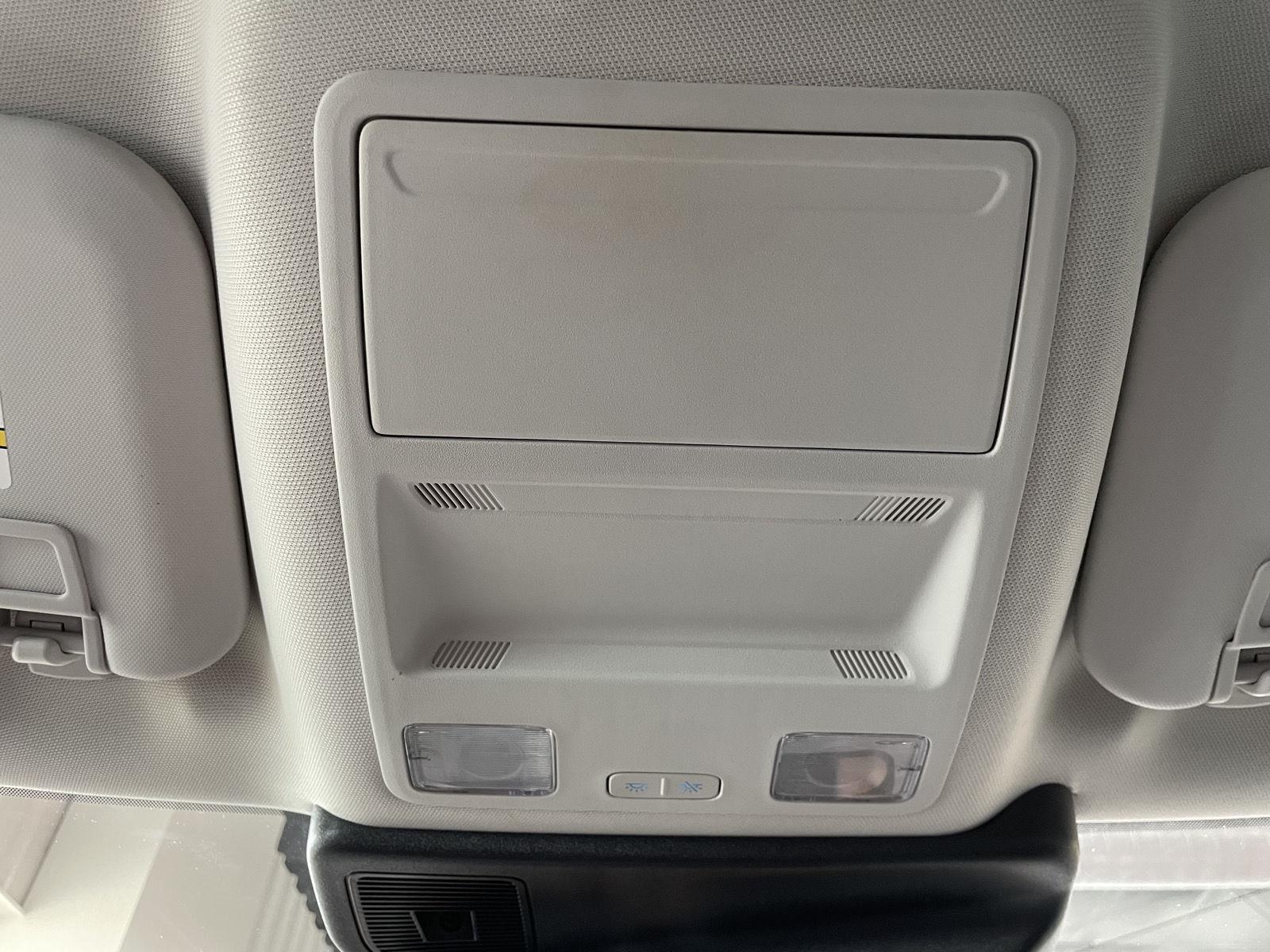 Vehicle photo 30