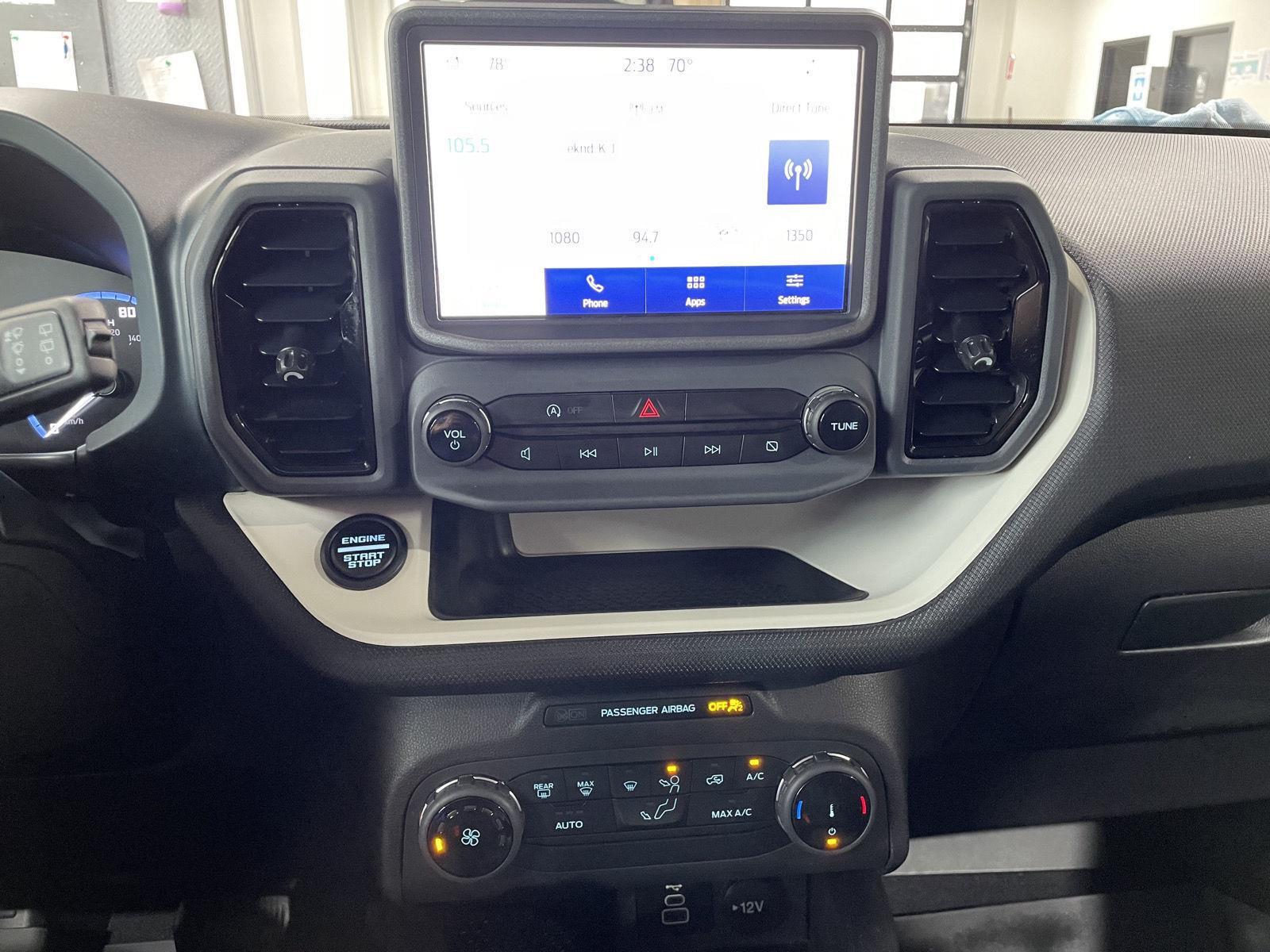Vehicle photo 31