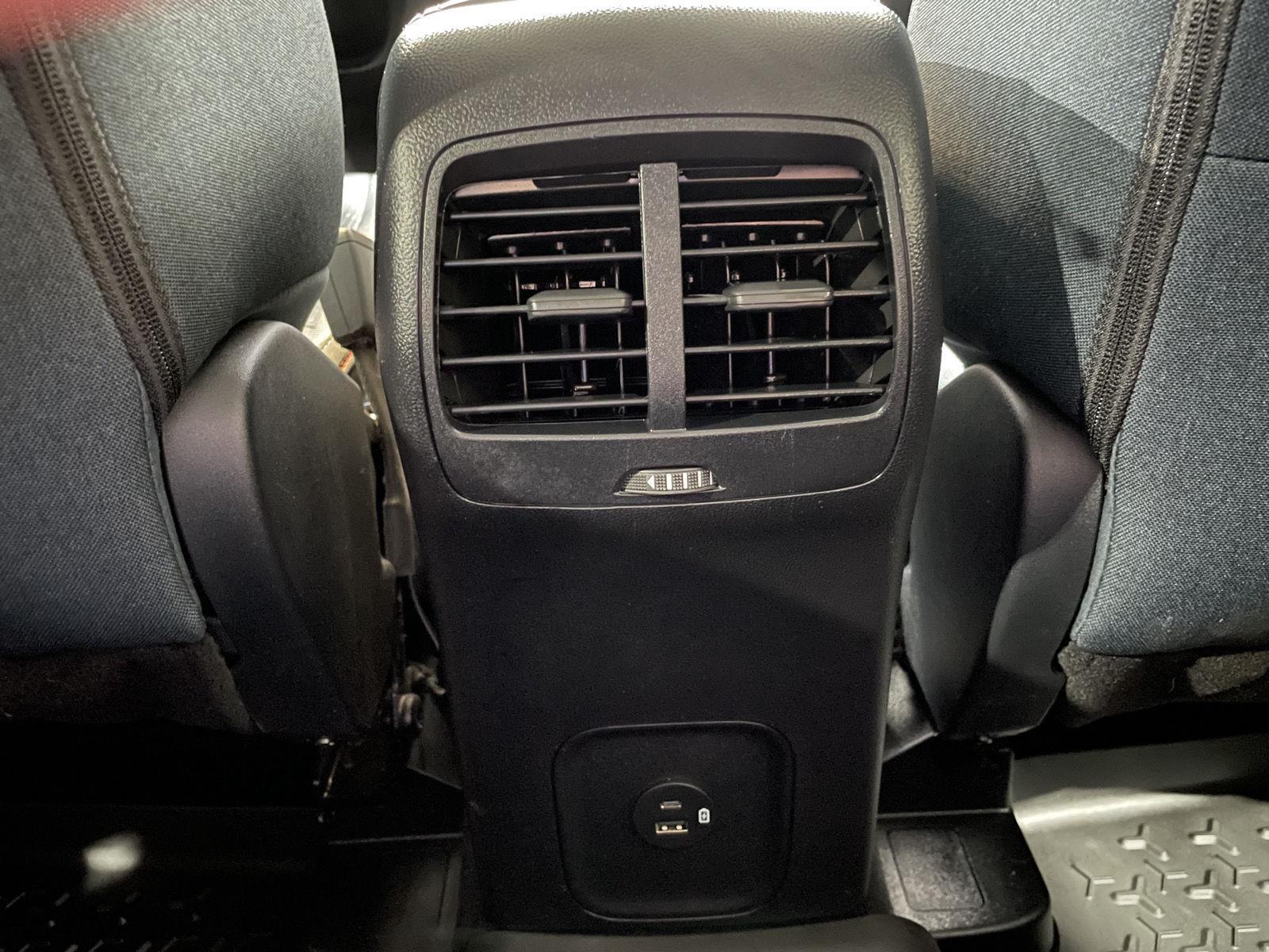 Vehicle photo 37
