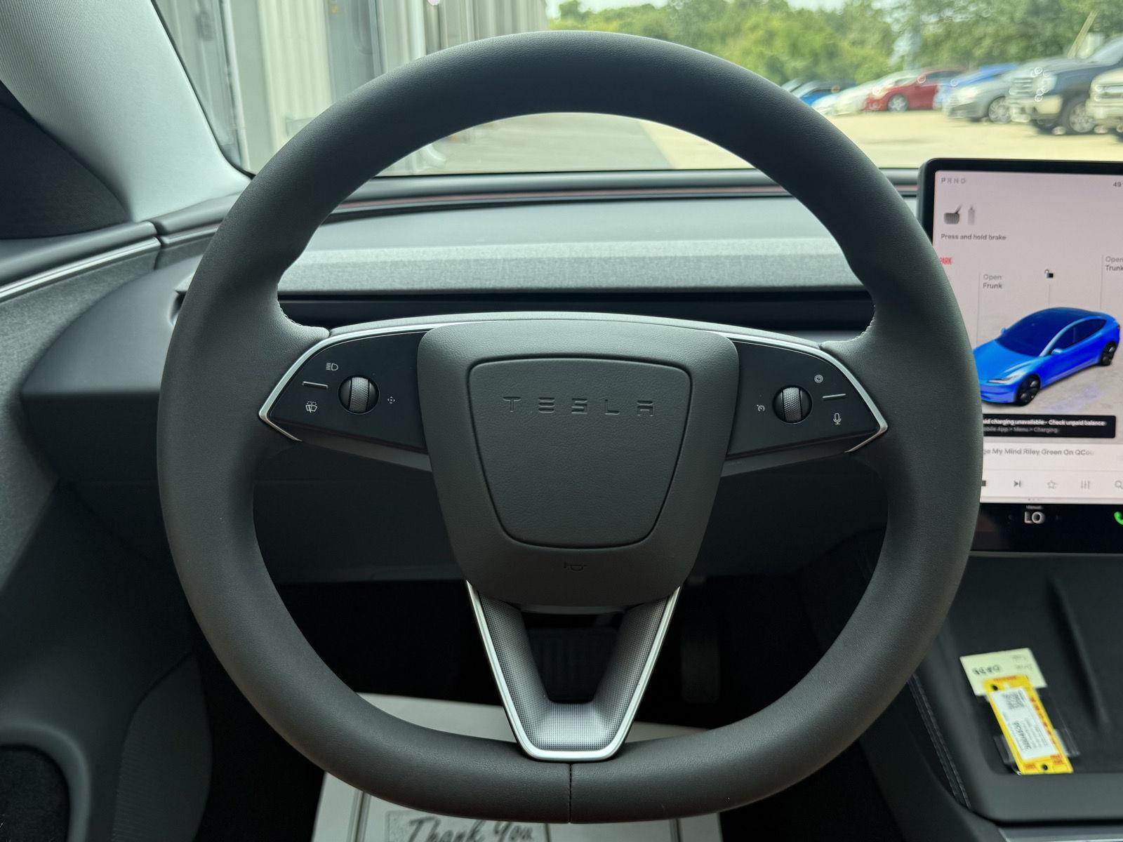 Vehicle photo 10