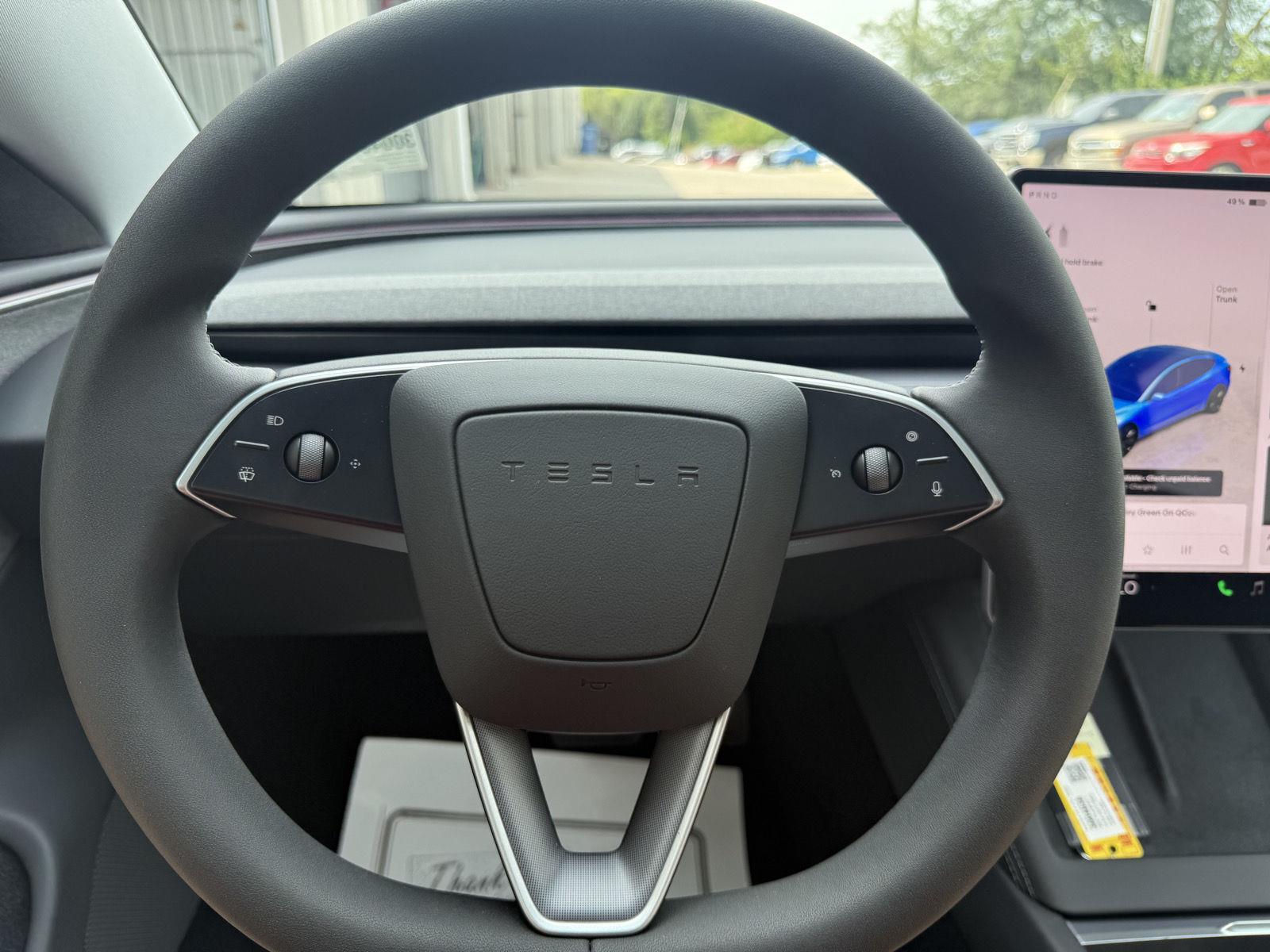 Vehicle photo 11