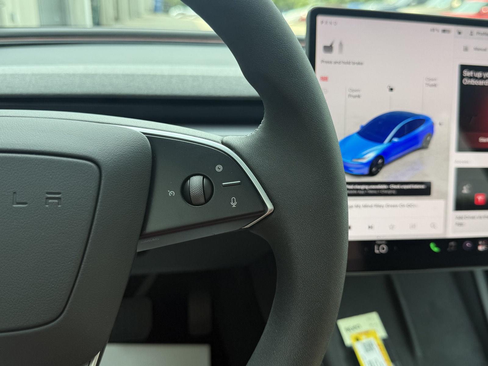 Vehicle photo 13