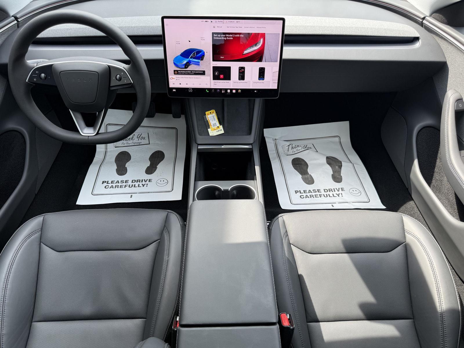 Vehicle photo 14
