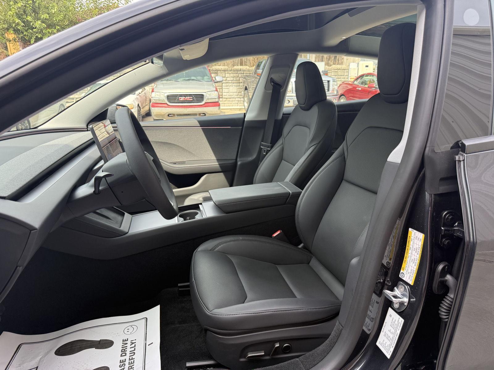 Vehicle photo 16